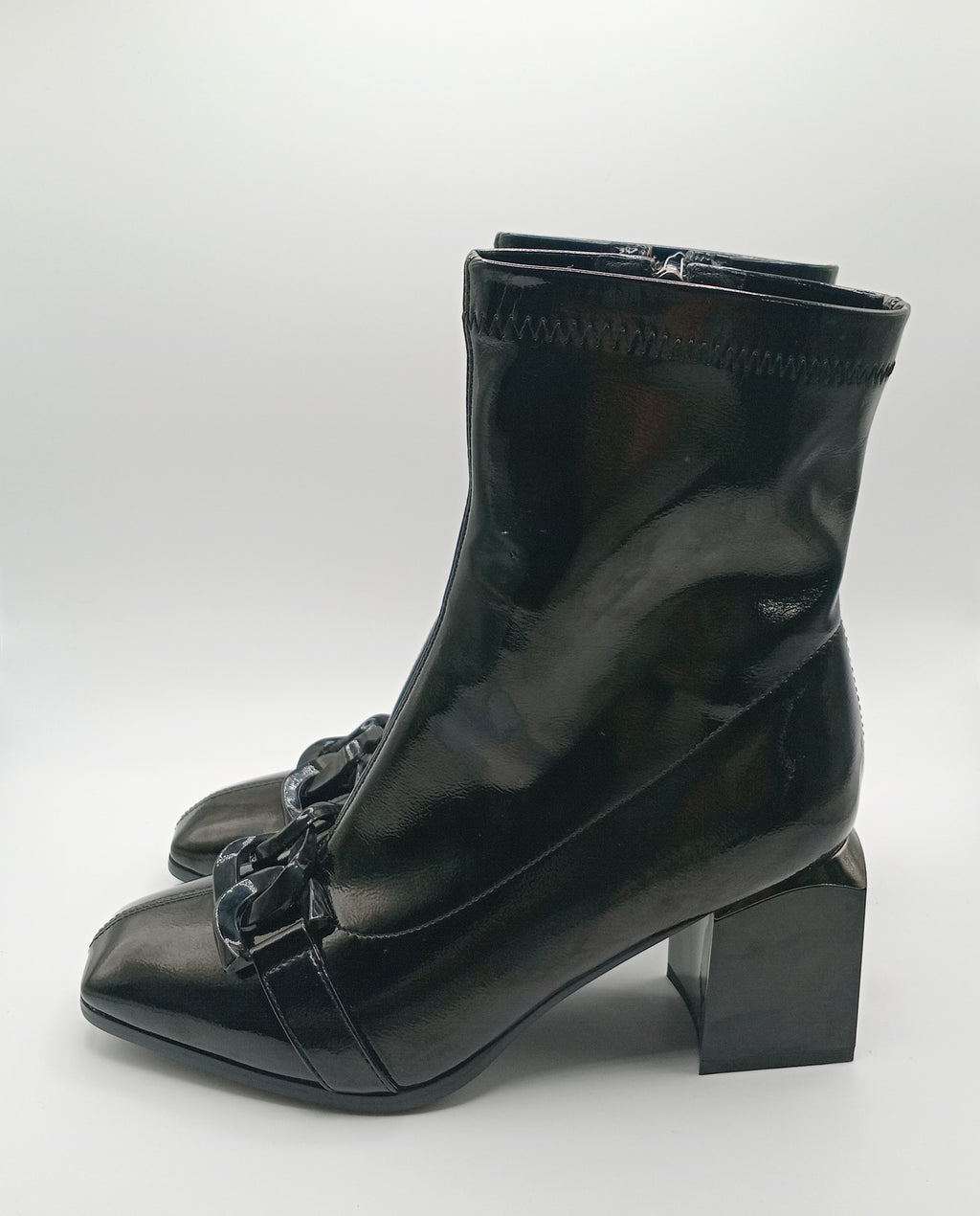 BOTA QUADRADA ROCKAWAY PRETO ECO PELE CORRENTE ZIPER