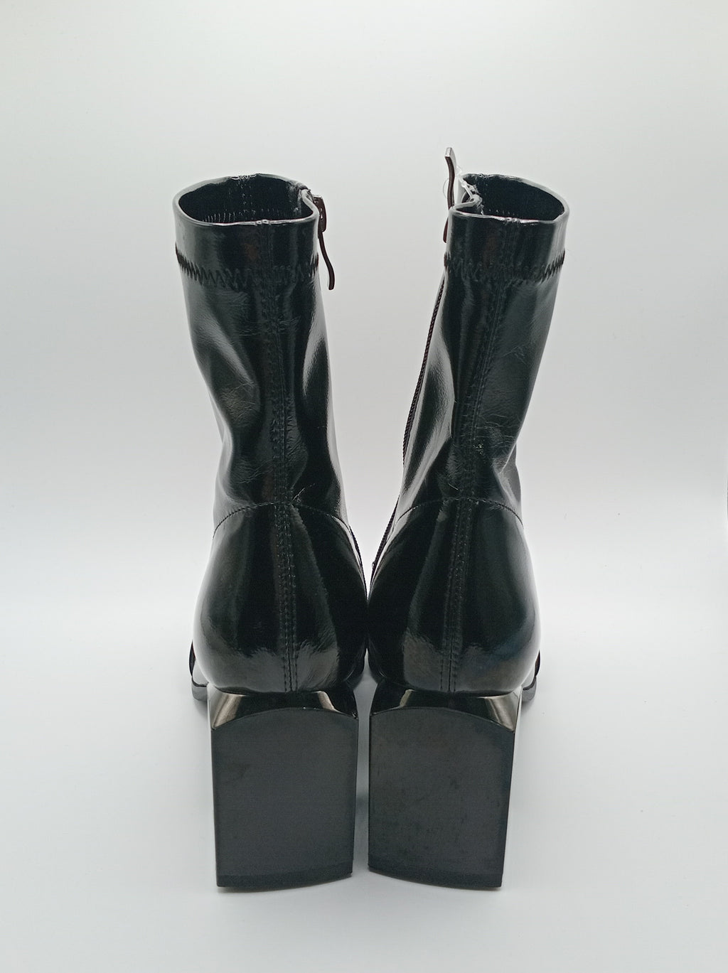 BOTA QUADRADA ROCKAWAY PRETO ECO PELE CORRENTE ZIPER