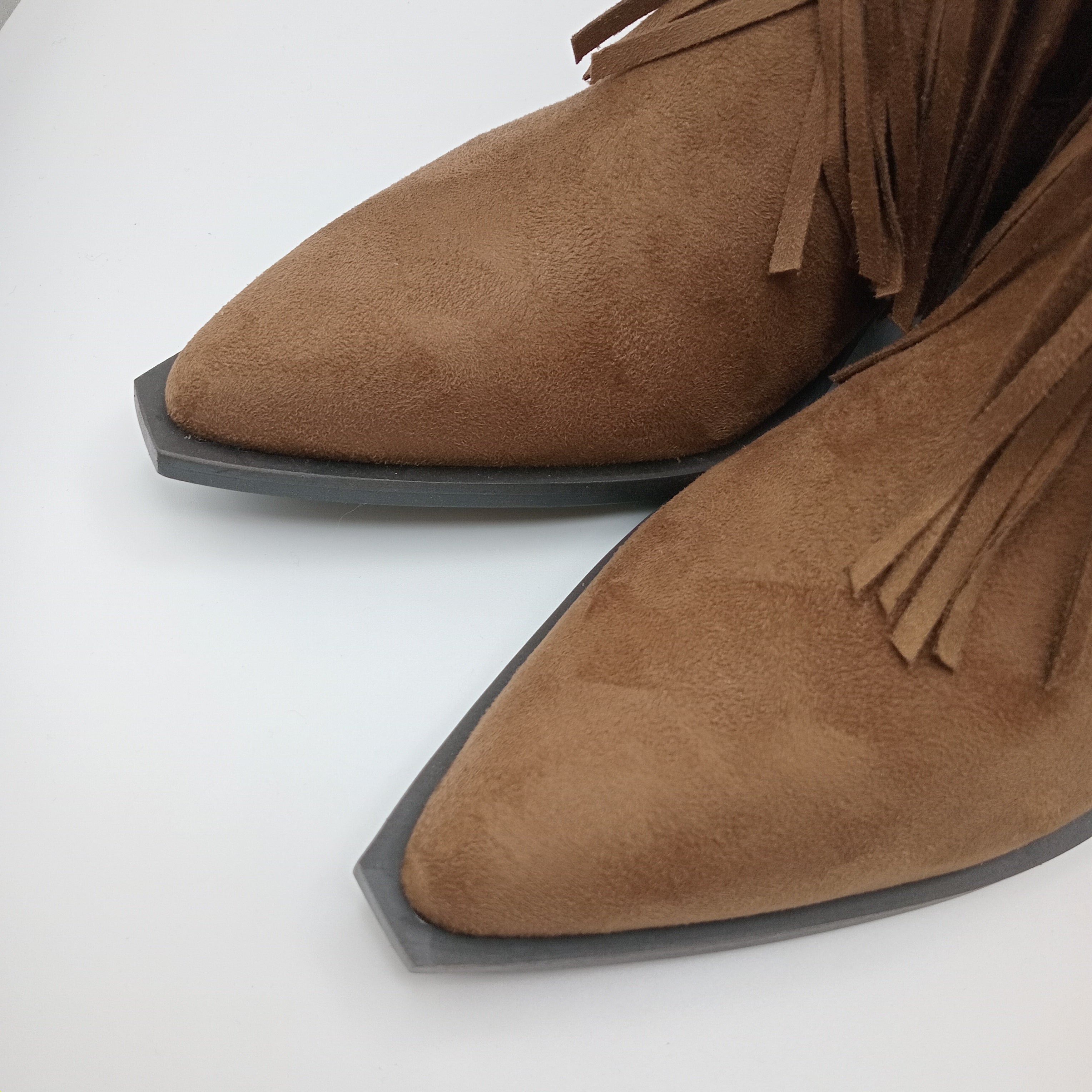 BOTA COWGIRL CORINA CASTANHO CAMURÇA FRANJA TAXAS BICUDO ZIPER