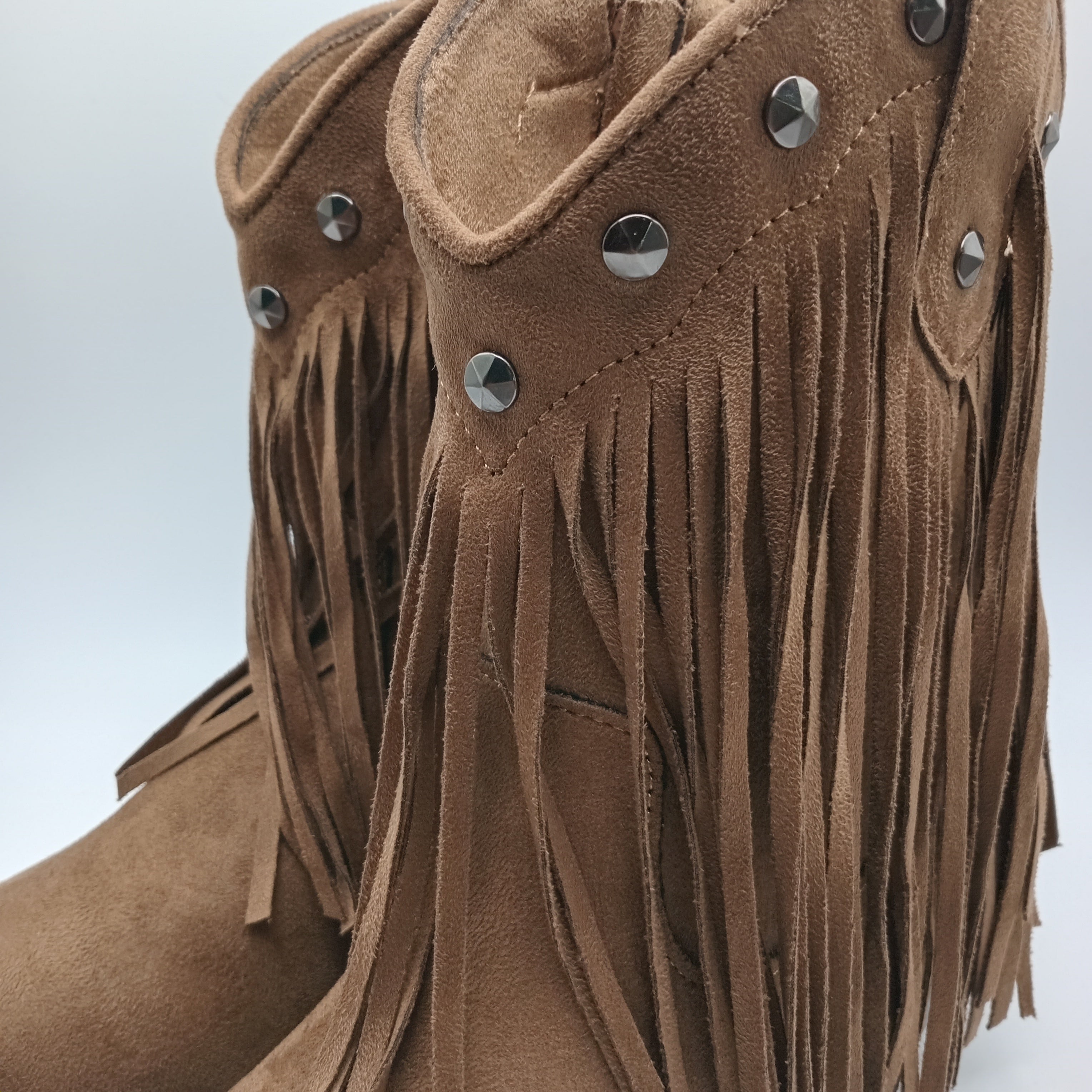 BOTA COWGIRL CORINA CASTANHO CAMURÇA FRANJA TAXAS BICUDO ZIPER