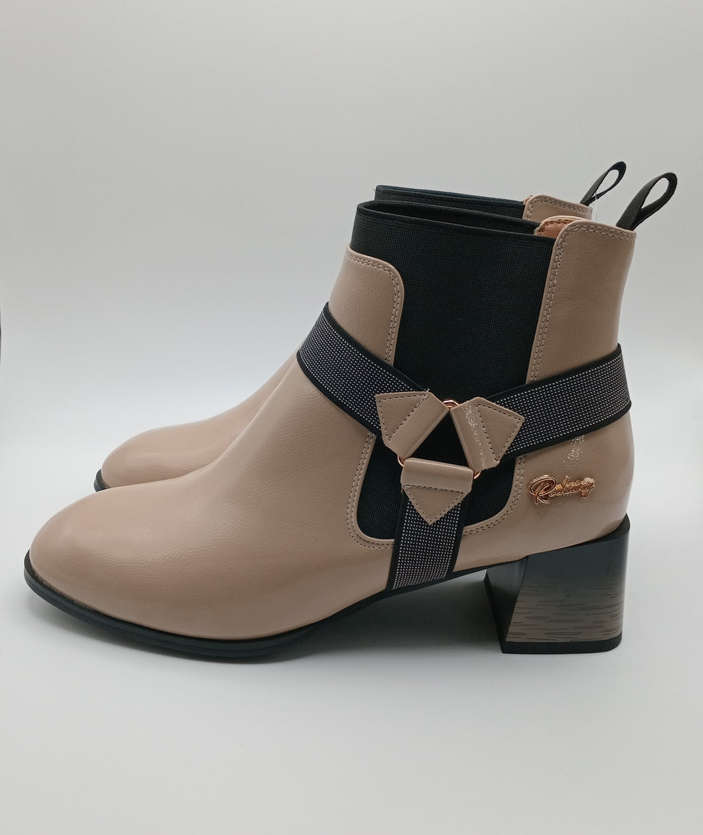 Botins Femininos Rockaway Nude em Pele Envernizada, Ankle Boot Estilo Chelsea com Salto Bloco Geométrico e Fivela Moderna, Botas de Cano Curto Elegantes