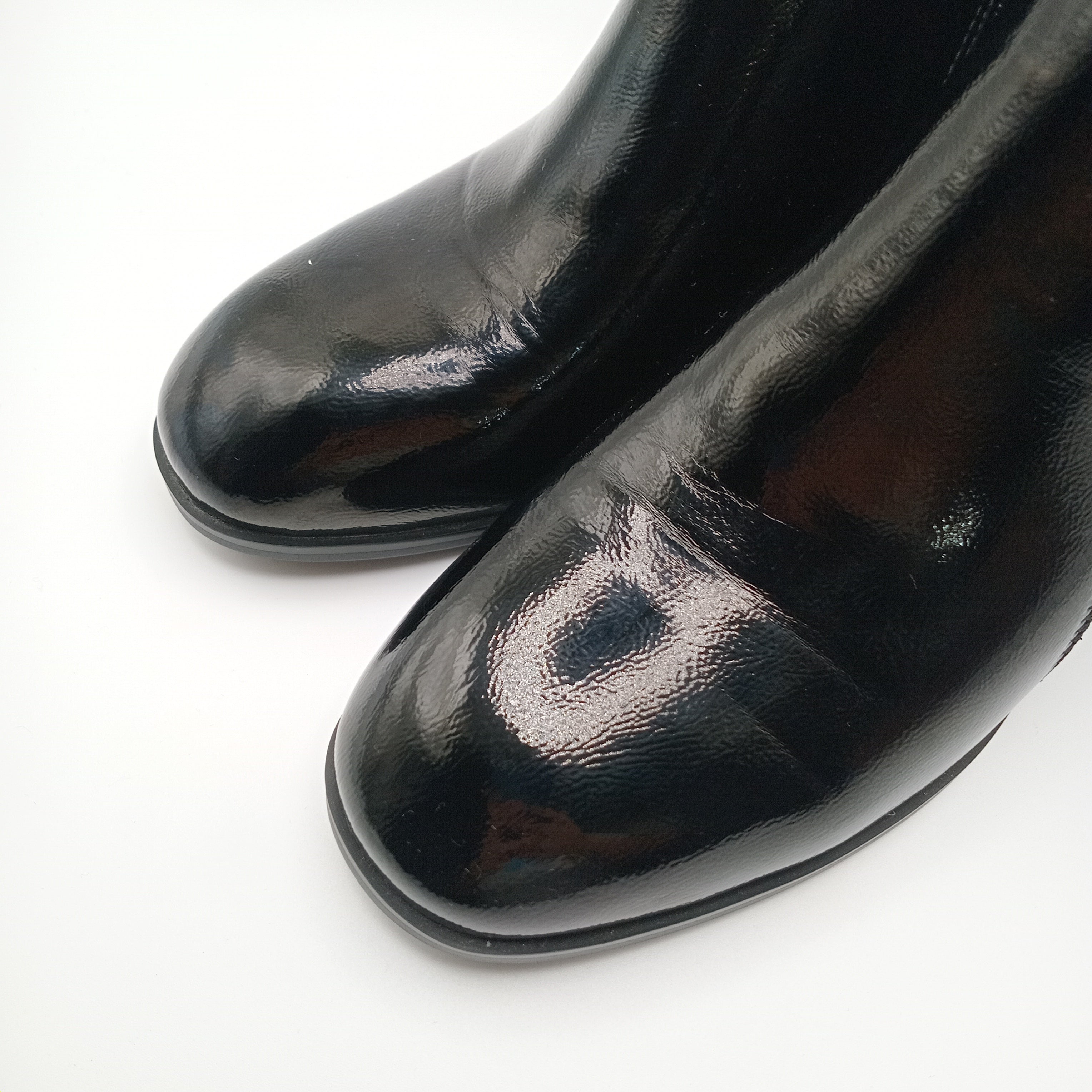 BOTA ROCKAWAY PRETO ECO PELE VERNIZ ZIPER DETALHE ZIPER FAKE BOTIM