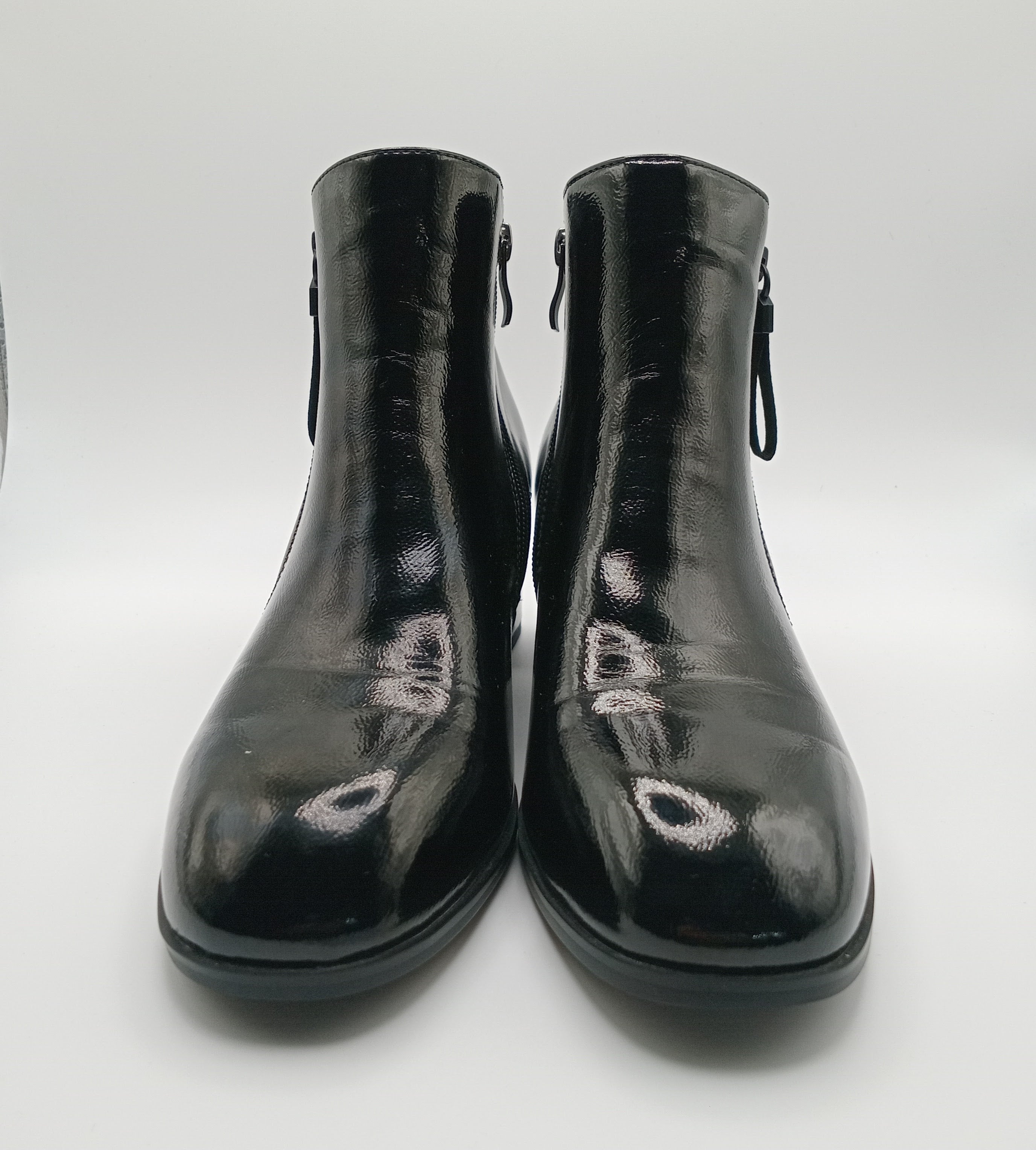 BOTA ROCKAWAY PRETO ECO PELE VERNIZ ZIPER DETALHE ZIPER FAKE BOTIM