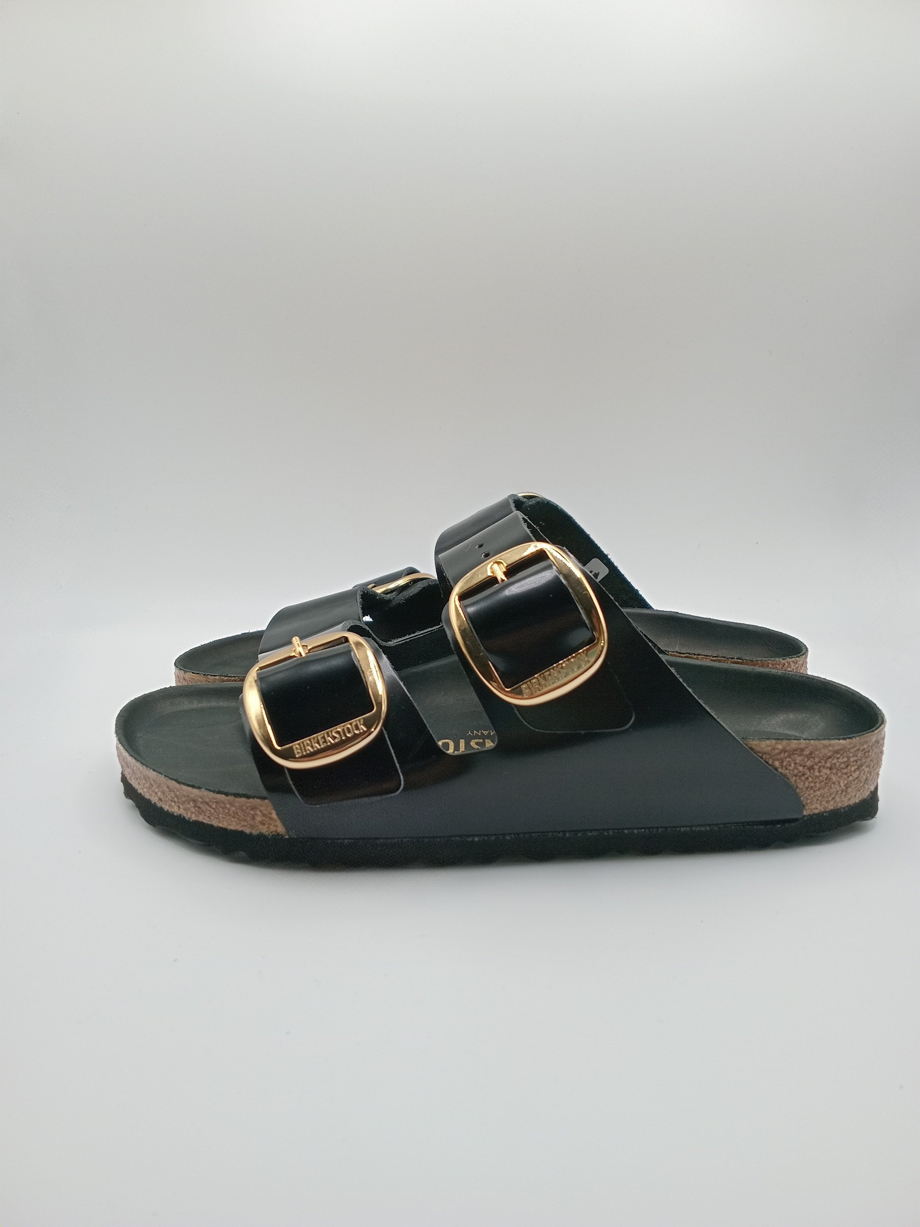 Sandálias Birkenstock Arizona BS Black Preto Verniz de cortiça unissexo com fivela dourada ajustável, chinelos de verão confortáveis e antiderrapantes, sapatos de praia para homem e mulher