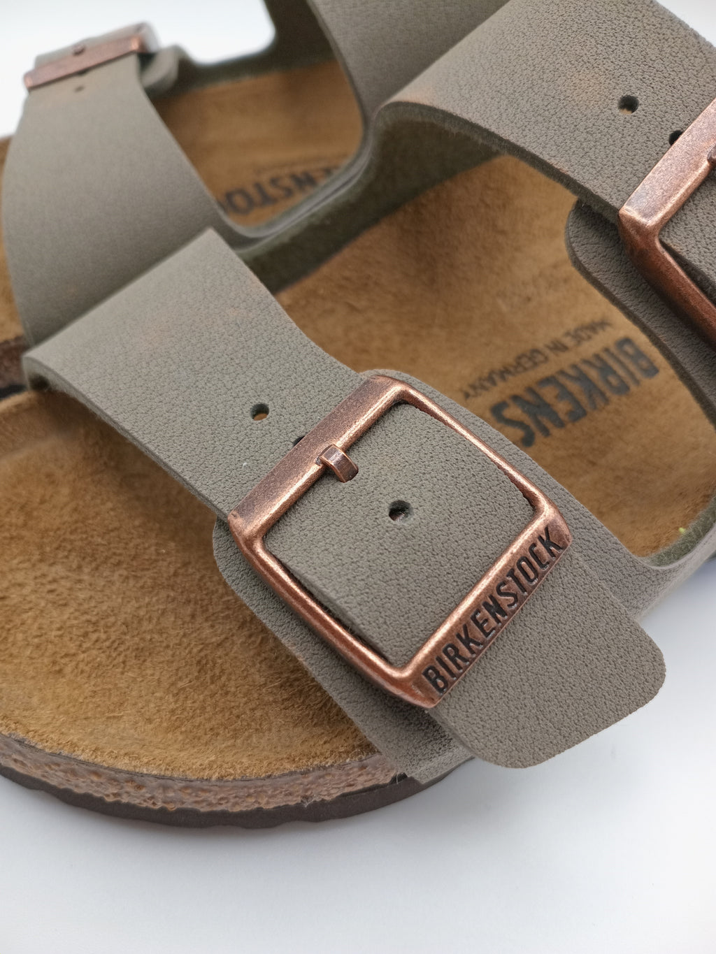 Sandálias Birkenstock Arizona Stone de Camurça Verde cinzento; Chinelos de Cortiça Ergonómicos com Fivelas de Cobre Ajustáveis para Mulher e Homem