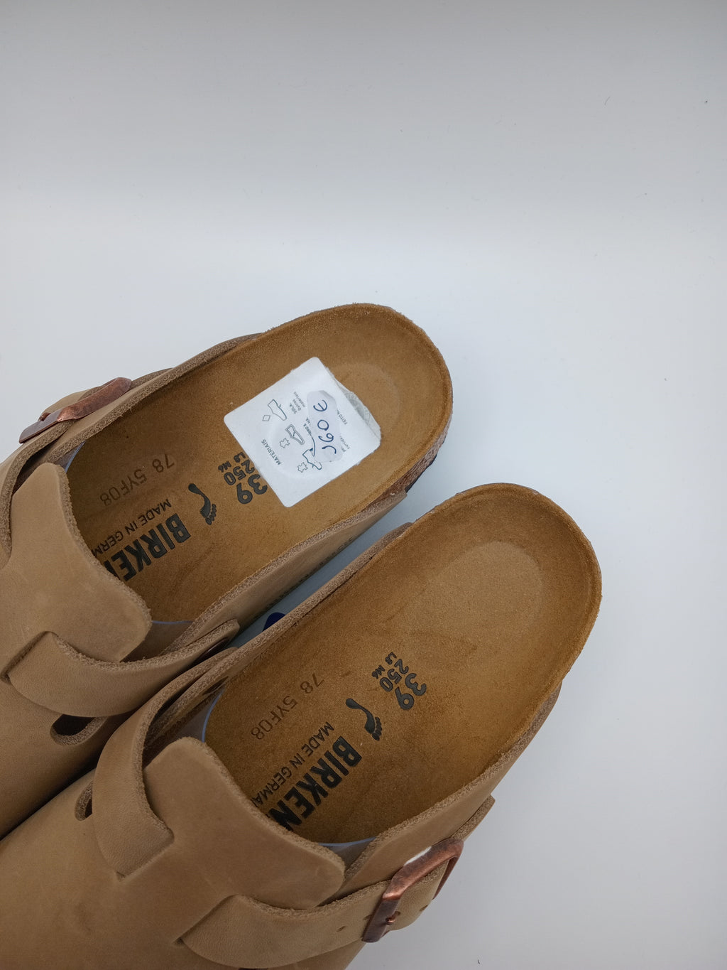 Sapatos Birkenstock Boston BS Tabacco Brown Bege casuais de camurça com fivela ajustável, socos confortáveis com sola de cortiça ergonómica, calçado unissexo estilo clássico para uso diário