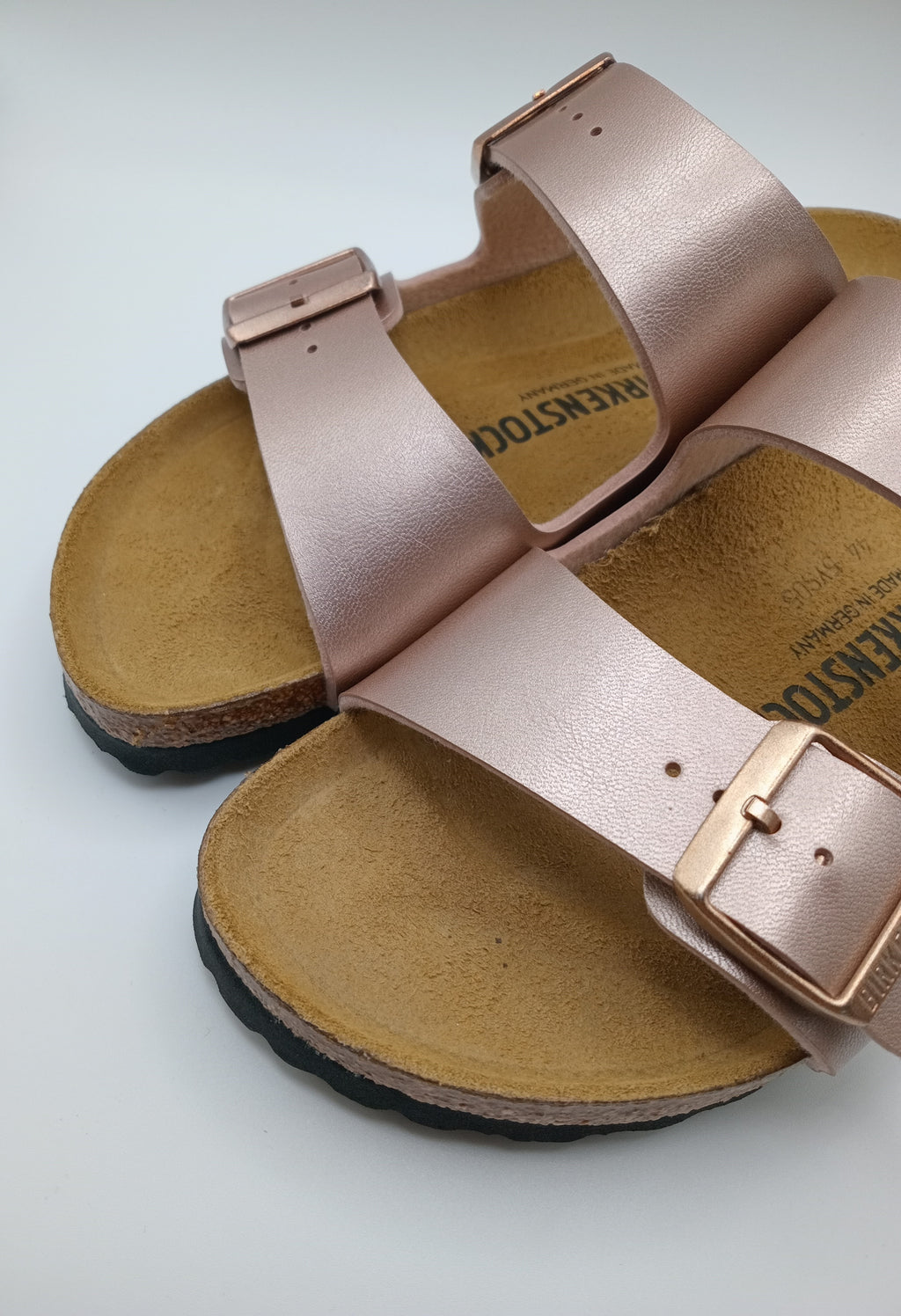 SANDÁLIA ARIZONA BS BIRKENSTOCK COPPER FIVELA NUDE COURO ROSE ACETINADO