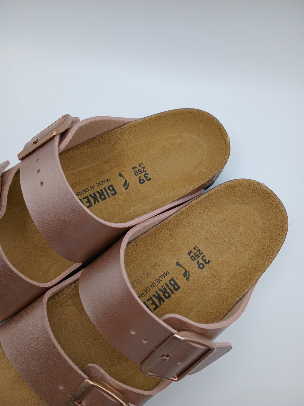 SANDÁLIA ARIZONA BS BIRKENSTOCK COPPER FIVELA NUDE COURO ROSE ACETINADO