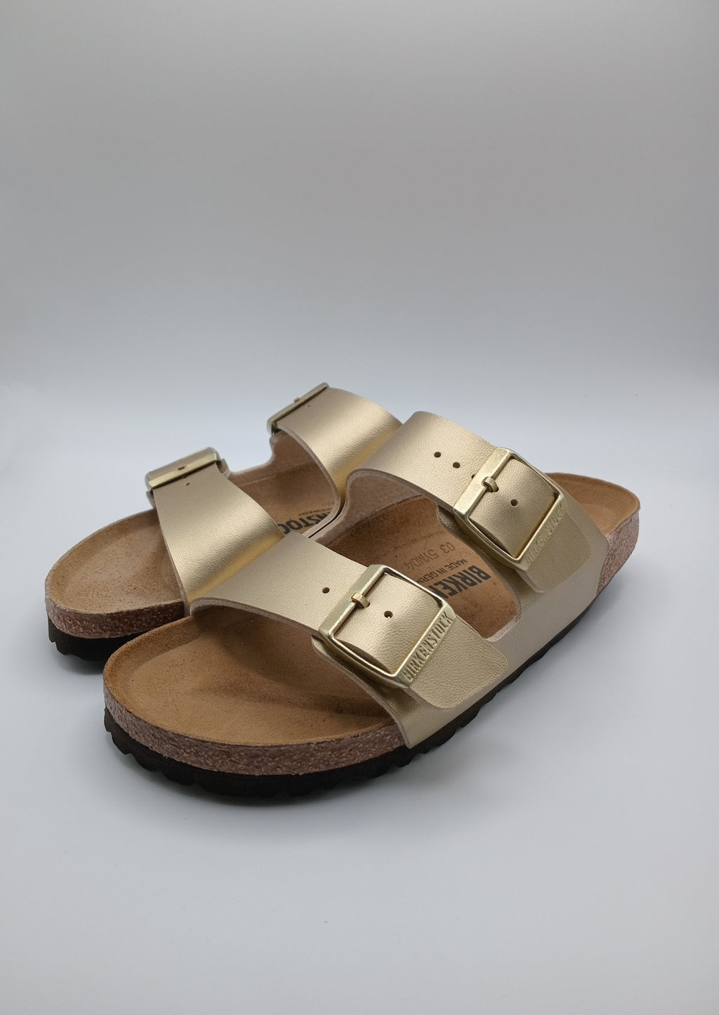 SANDÁLIA ARIZONA BS BIRKENSTOCK GOLD FIVELA DOURADA COURO DOURADO ACETINADO