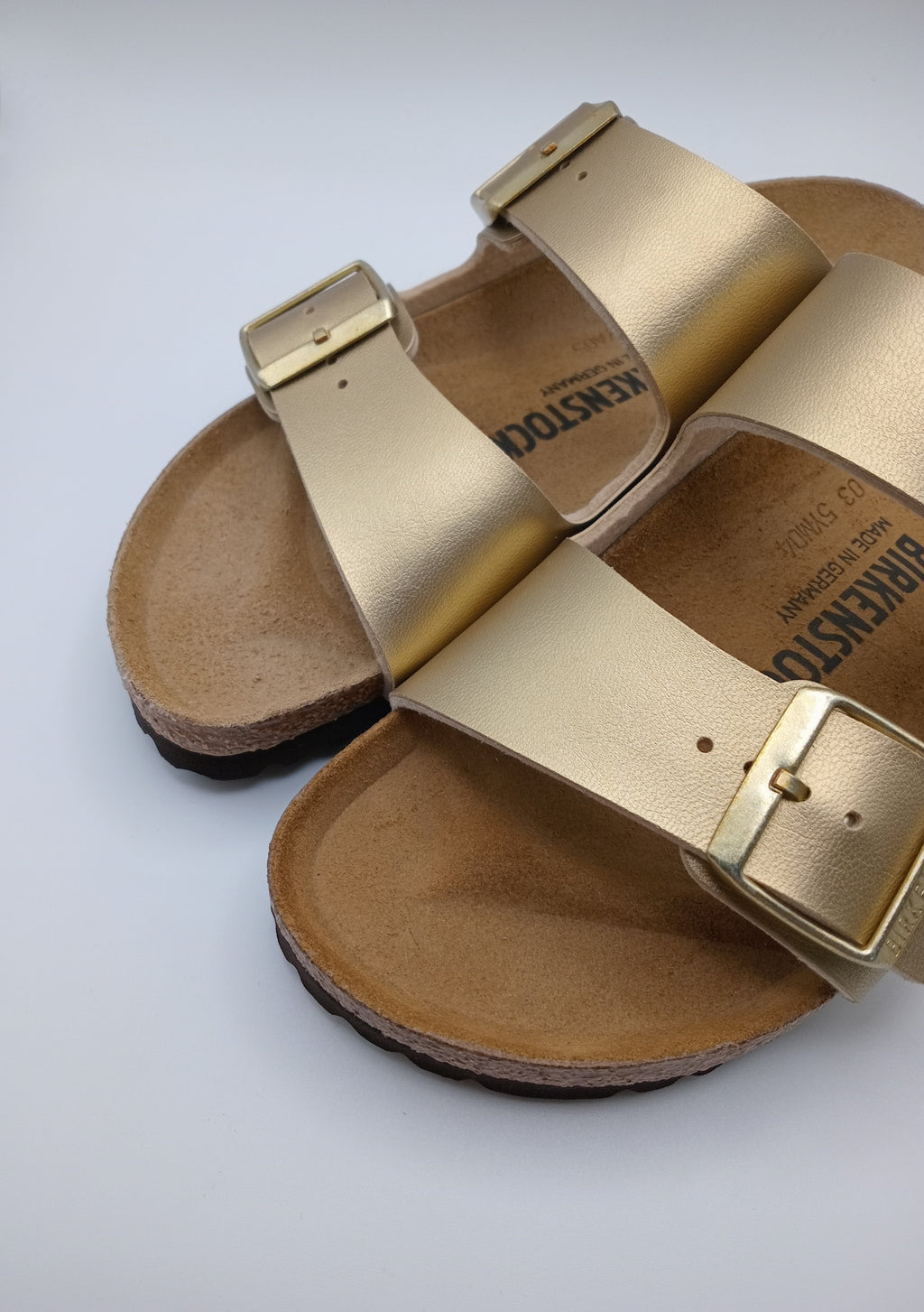 SANDÁLIA ARIZONA BS BIRKENSTOCK GOLD FIVELA DOURADA COURO DOURADO ACETINADO