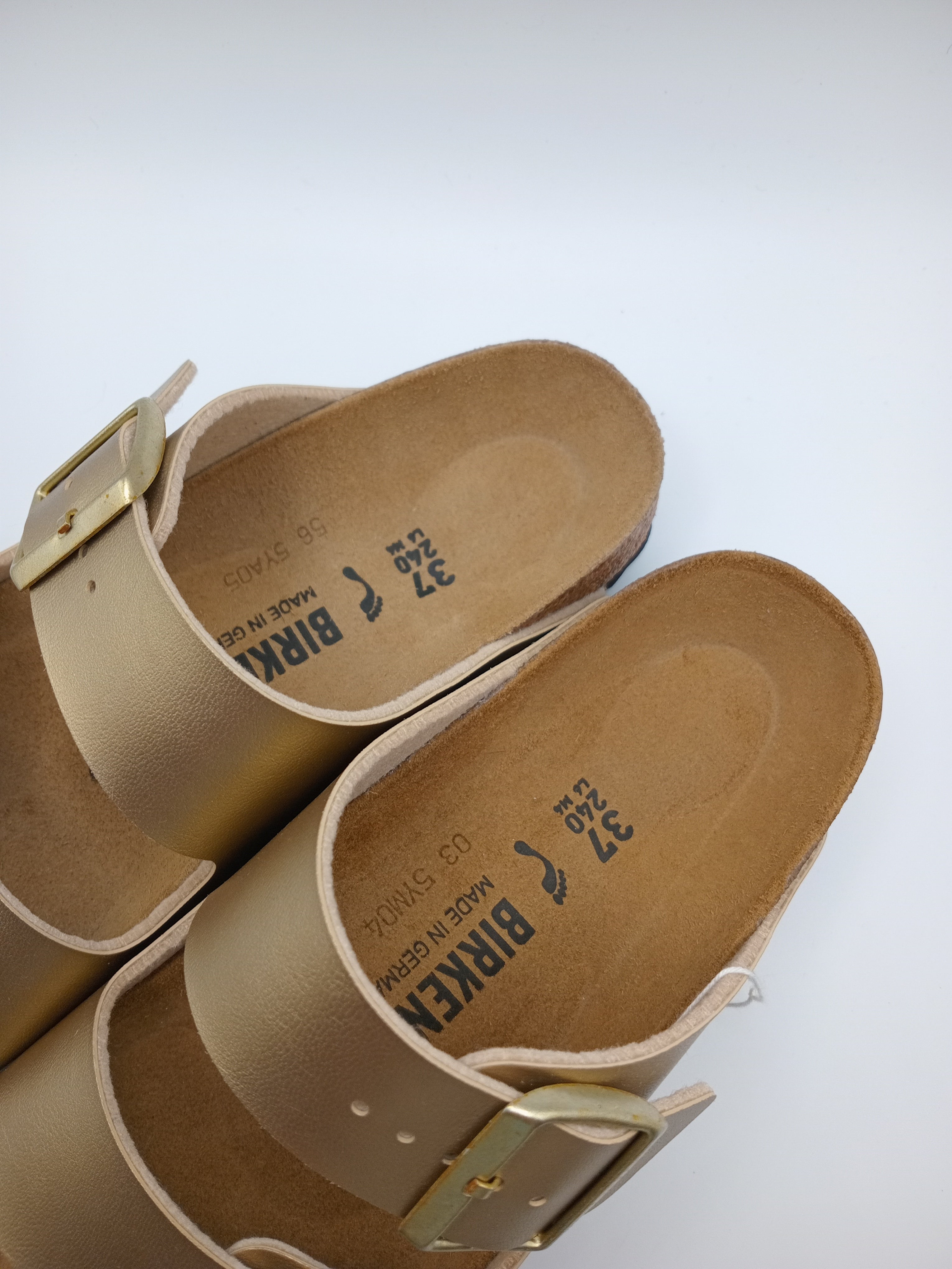 SANDÁLIA ARIZONA BS BIRKENSTOCK GOLD FIVELA DOURADA COURO DOURADO ACETINADO