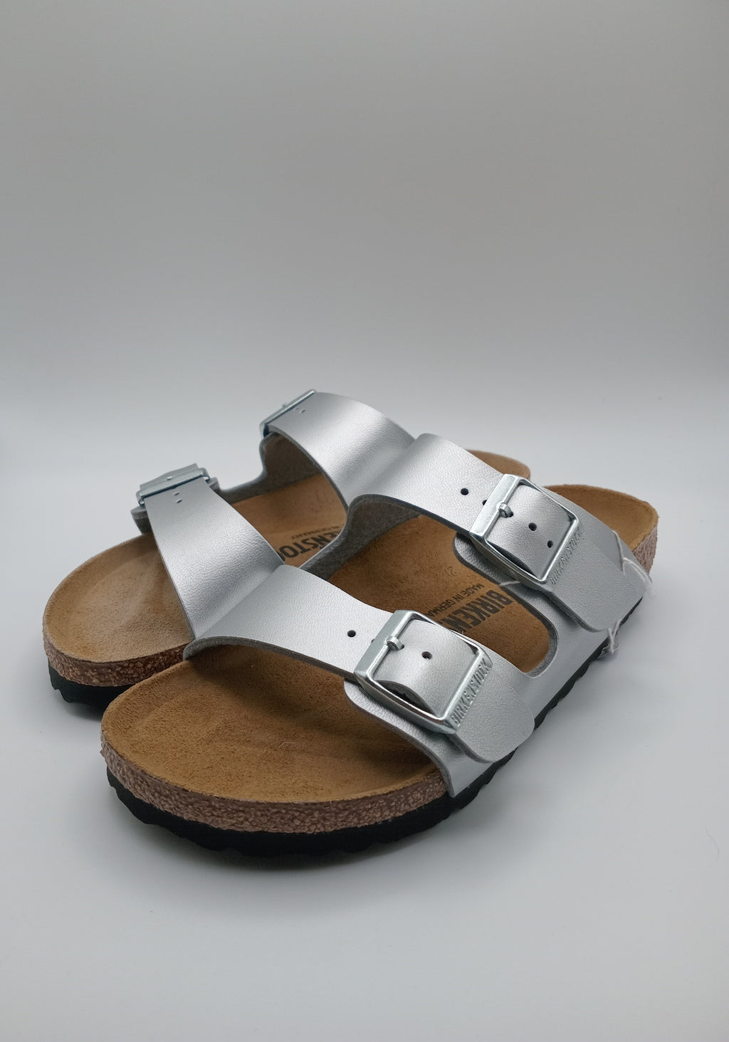 SANDÁLIA ARIZONA BS BIRKENSTOCK SILVER FIVELA PRATA COURO PRATA ACETINADO