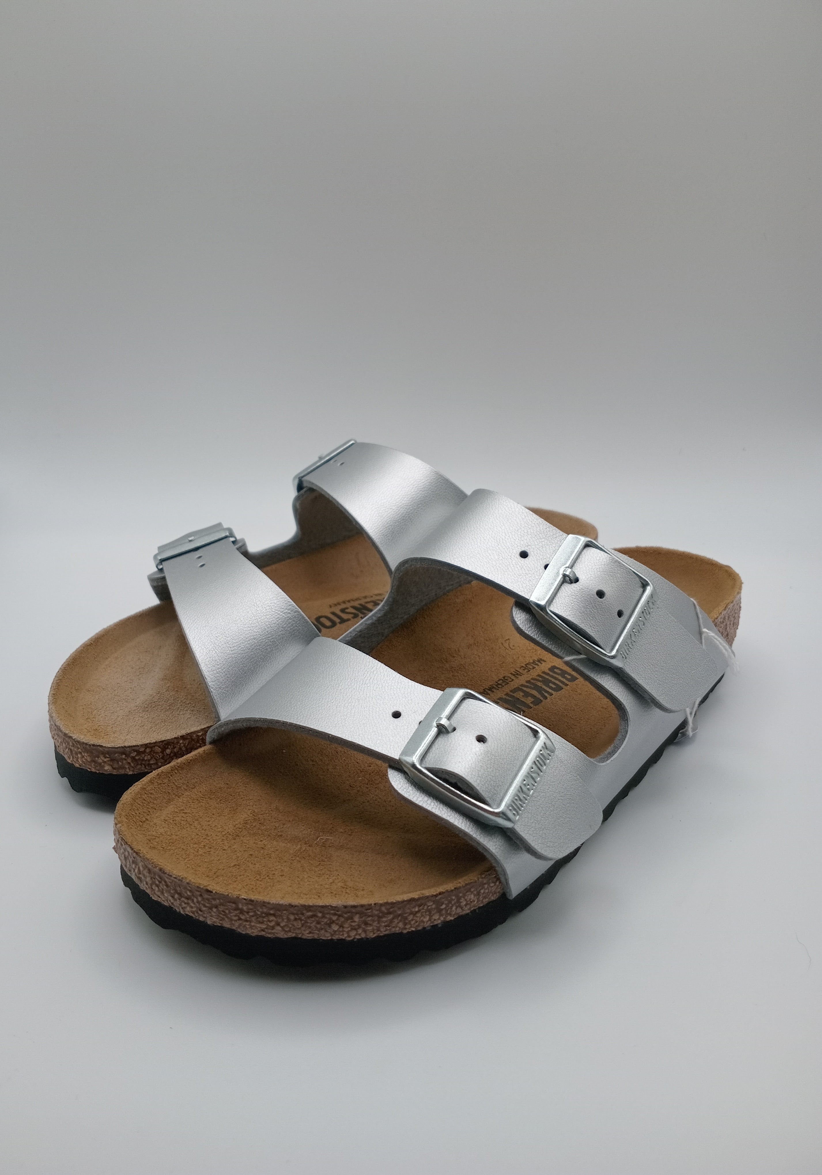 SANDÁLIA ARIZONA BS BIRKENSTOCK SILVER FIVELA PRATA COURO PRATA ACETINADO