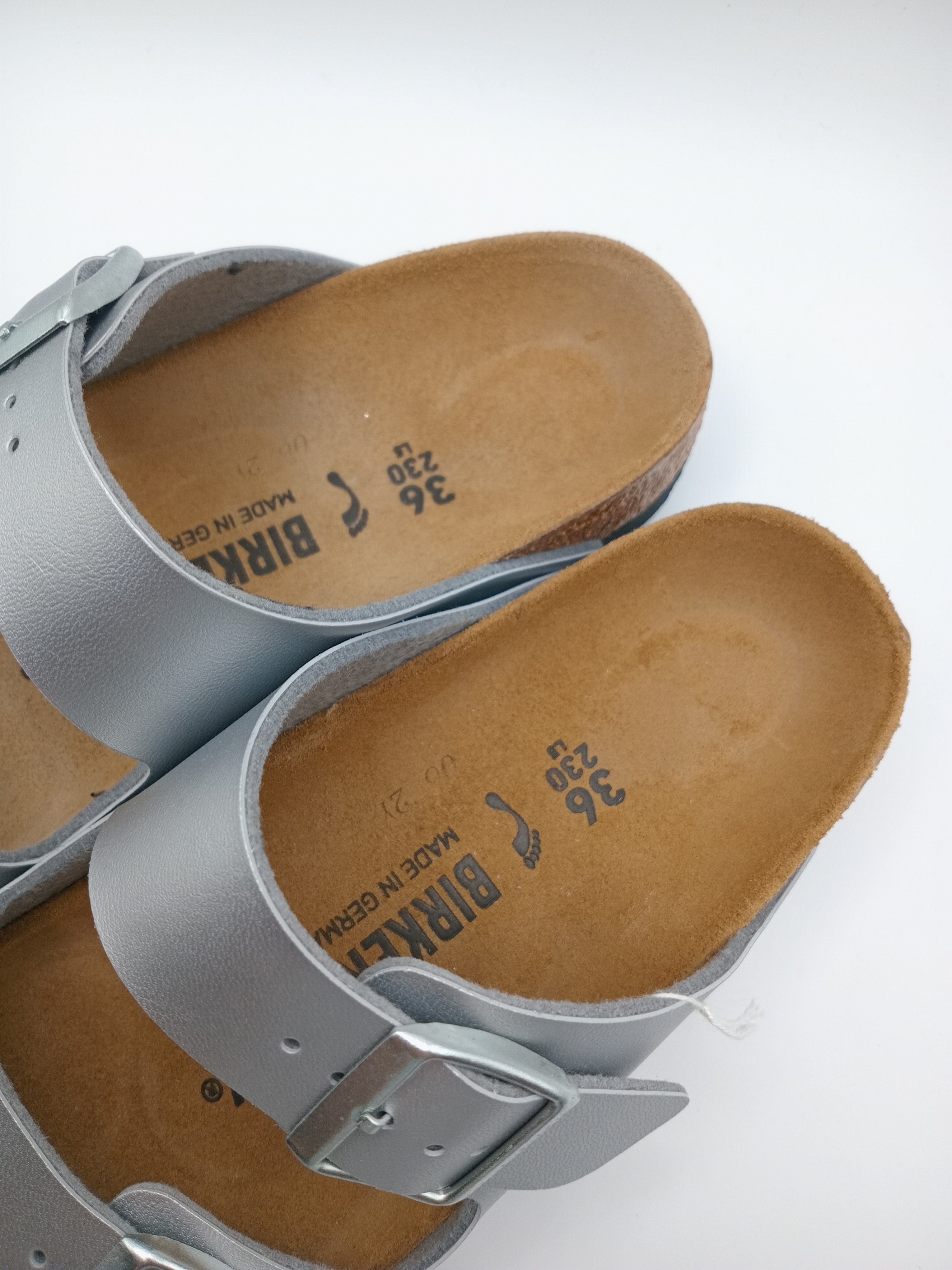 SANDÁLIA ARIZONA BS BIRKENSTOCK SILVER FIVELA PRATA COURO PRATA ACETINADO