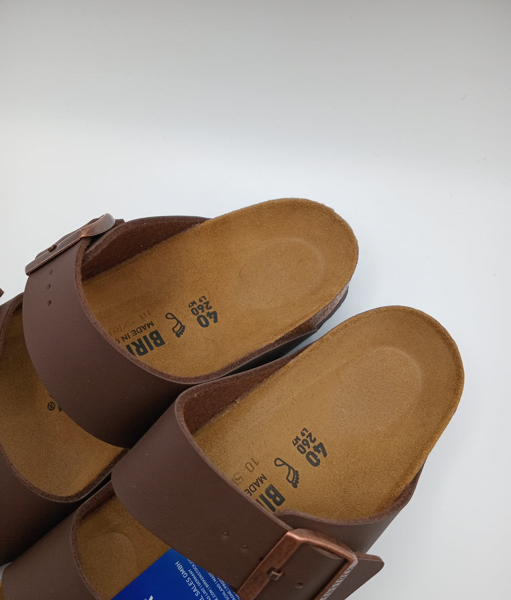 Sandálias Birkenstock Arizona BS Dark Brown Castanho escuro de cortiça unissexo com fivela dupla ajustável, chinelos de verão casuais antiderrapantes para homem e mulher