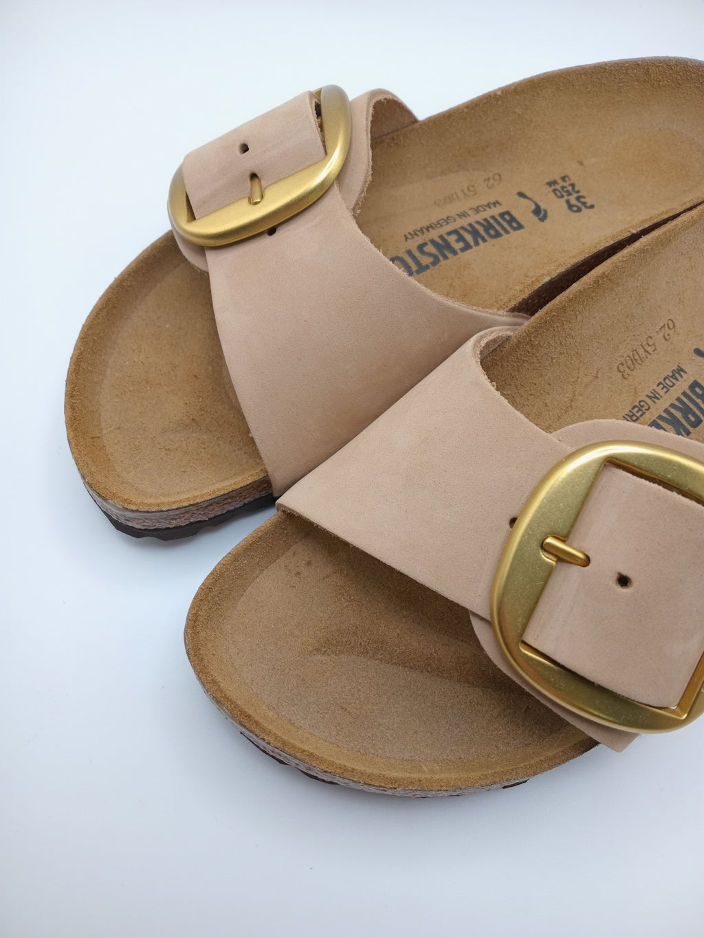 SANDÁLIA MADRID BIRKENSTOCK TABACCO BROWN FIVELA DOURADA COURO BEGE