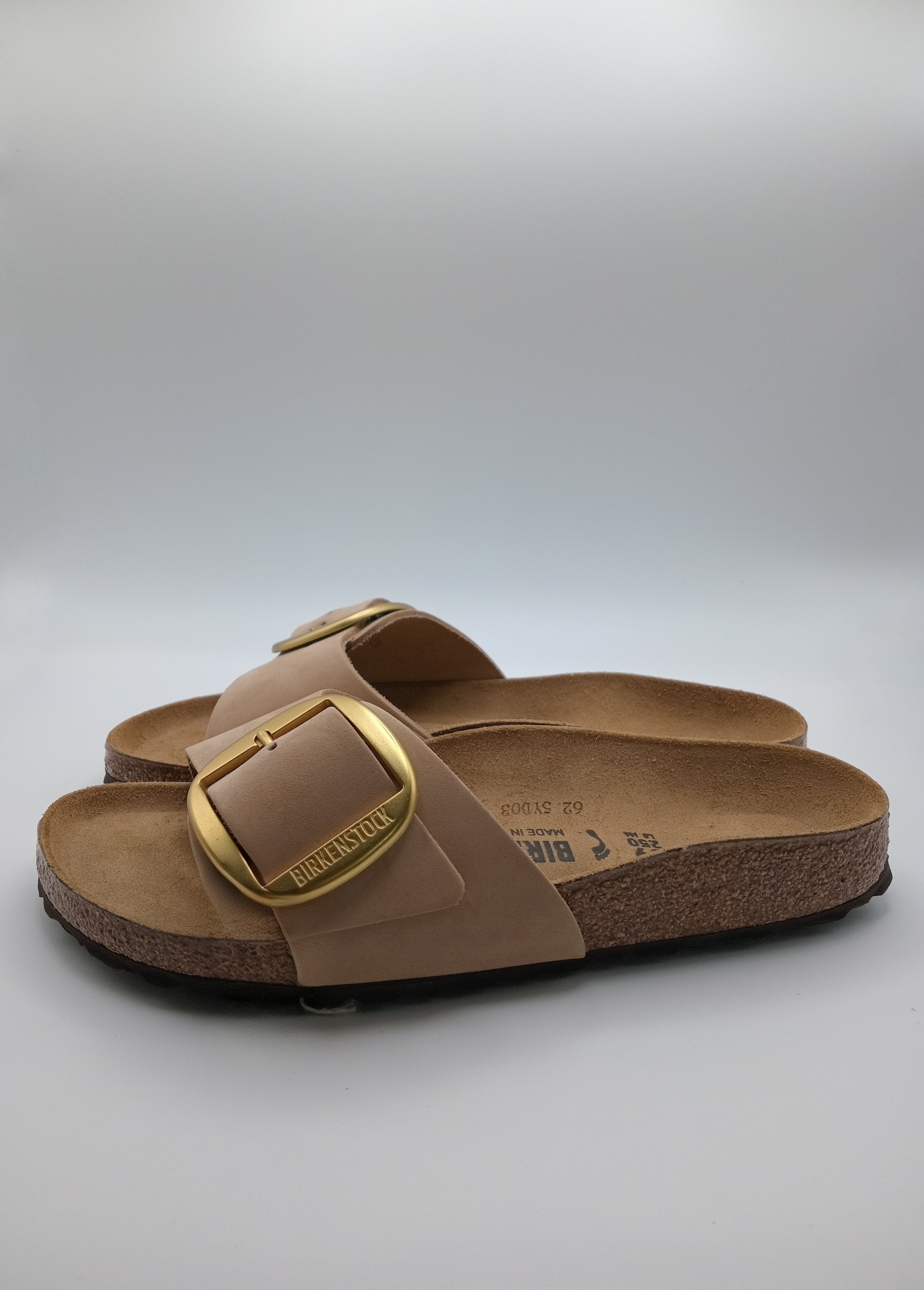 SANDÁLIA MADRID BIRKENSTOCK TABACCO BROWN FIVELA DOURADA COURO BEGE