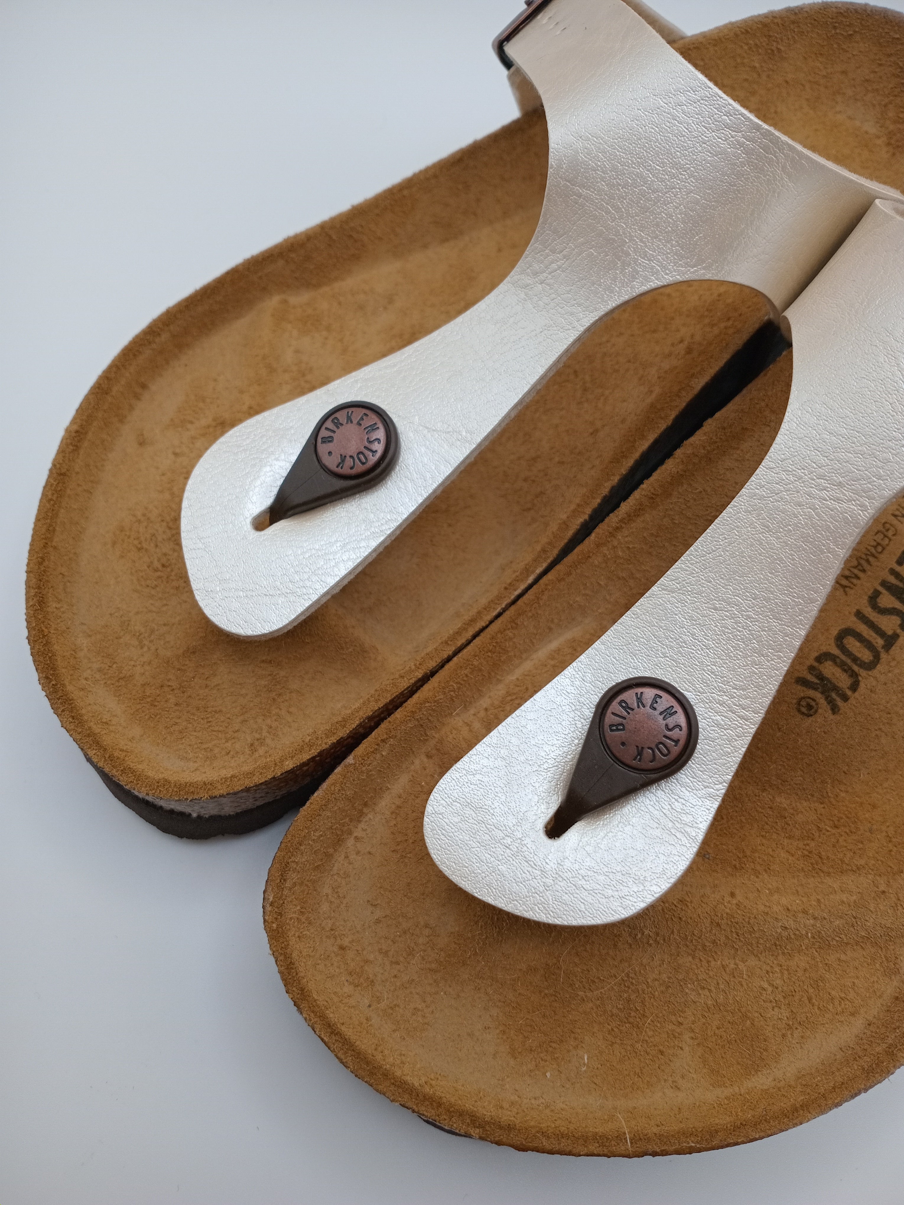 SANDÁLIA GIZEH BS BIRKENSTOCK GRACEFUL PEARL WHITE FIVELA COBRE COURO BRANCO PEROLADO