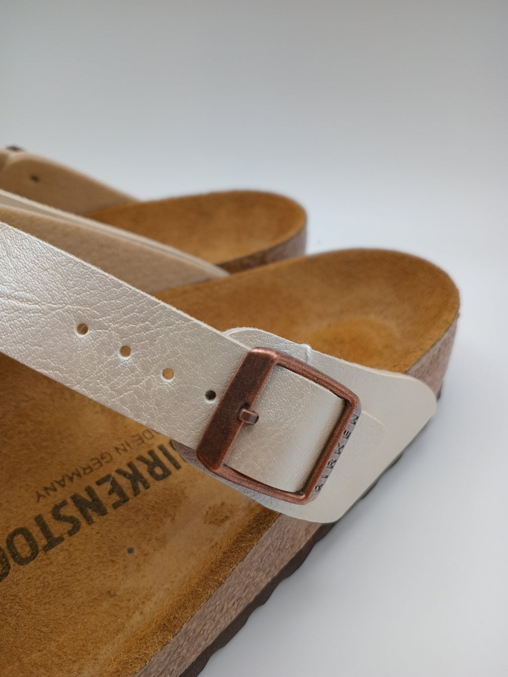 SANDÁLIA GIZEH BS BIRKENSTOCK GRACEFUL PEARL WHITE FIVELA COBRE COURO BRANCO PEROLADO