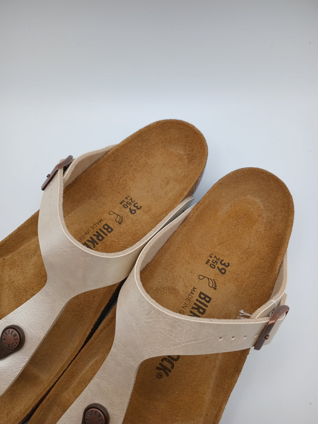 SANDÁLIA GIZEH BS BIRKENSTOCK GRACEFUL PEARL WHITE FIVELA COBRE COURO BRANCO PEROLADO