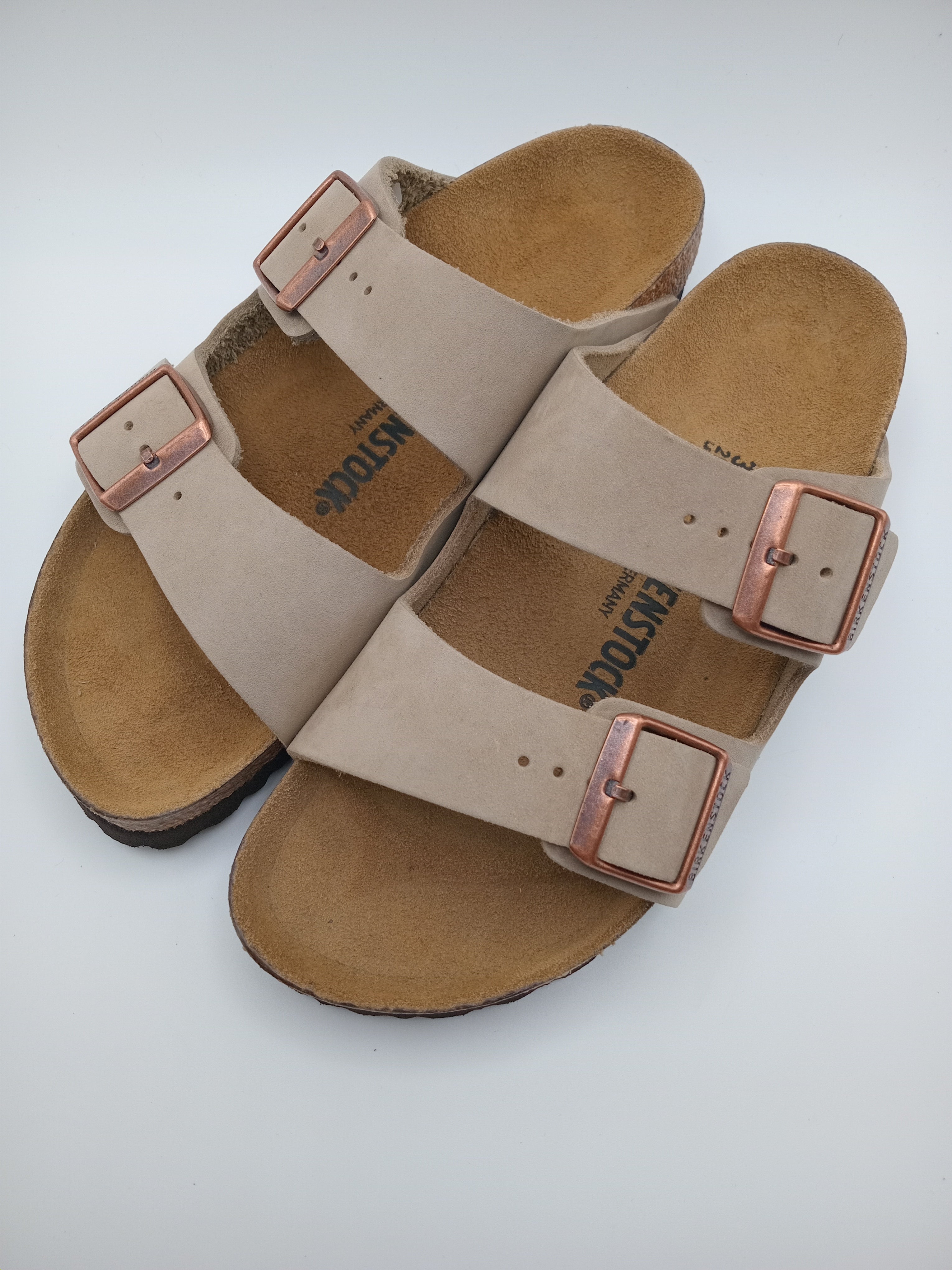 SANDÁLIA ARIZONA BS BIRKENSTOCK BEIGE FIVELA COBRE COURO BEGE