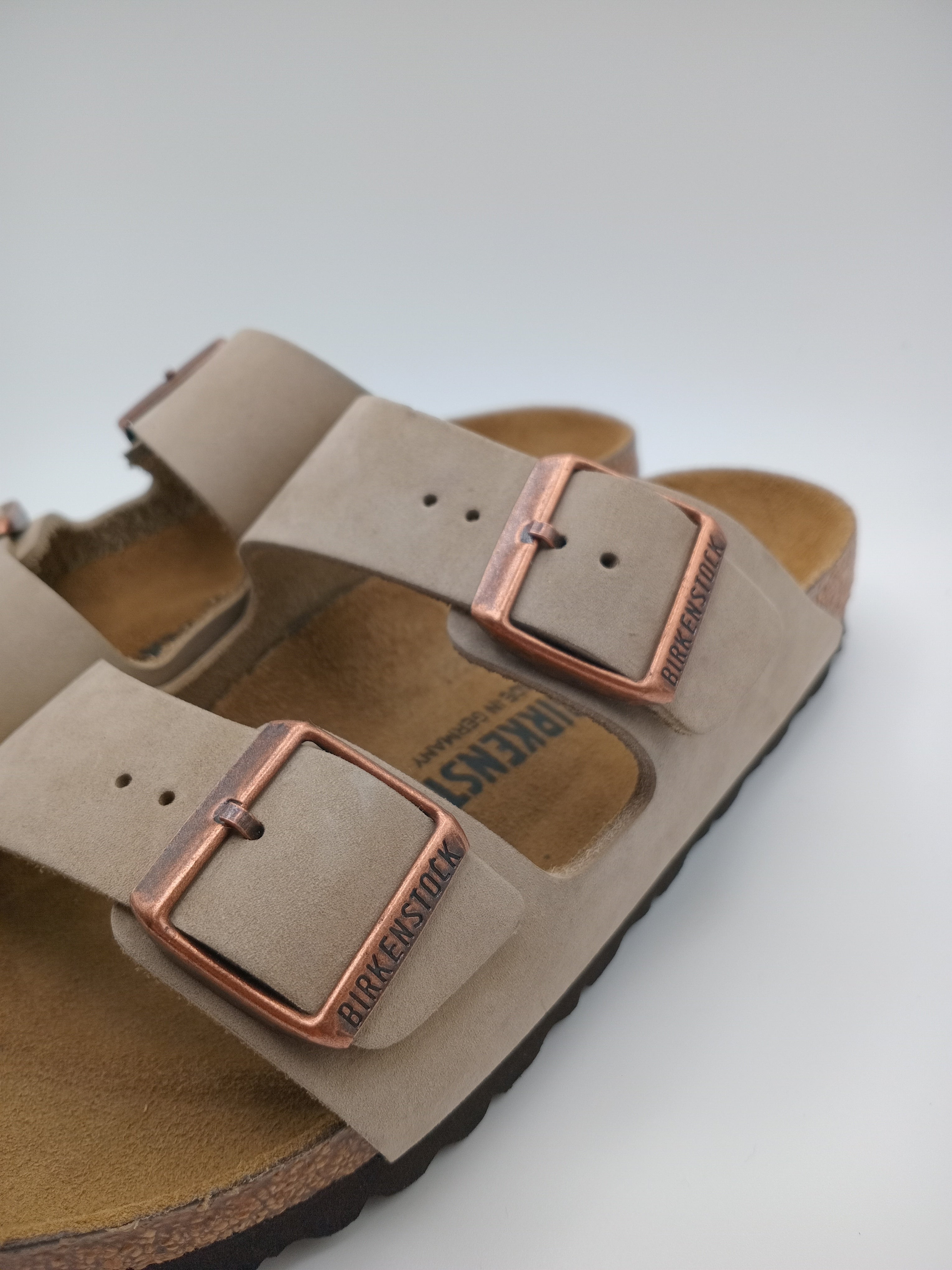 SANDÁLIA ARIZONA BS BIRKENSTOCK BEIGE FIVELA COBRE COURO BEGE