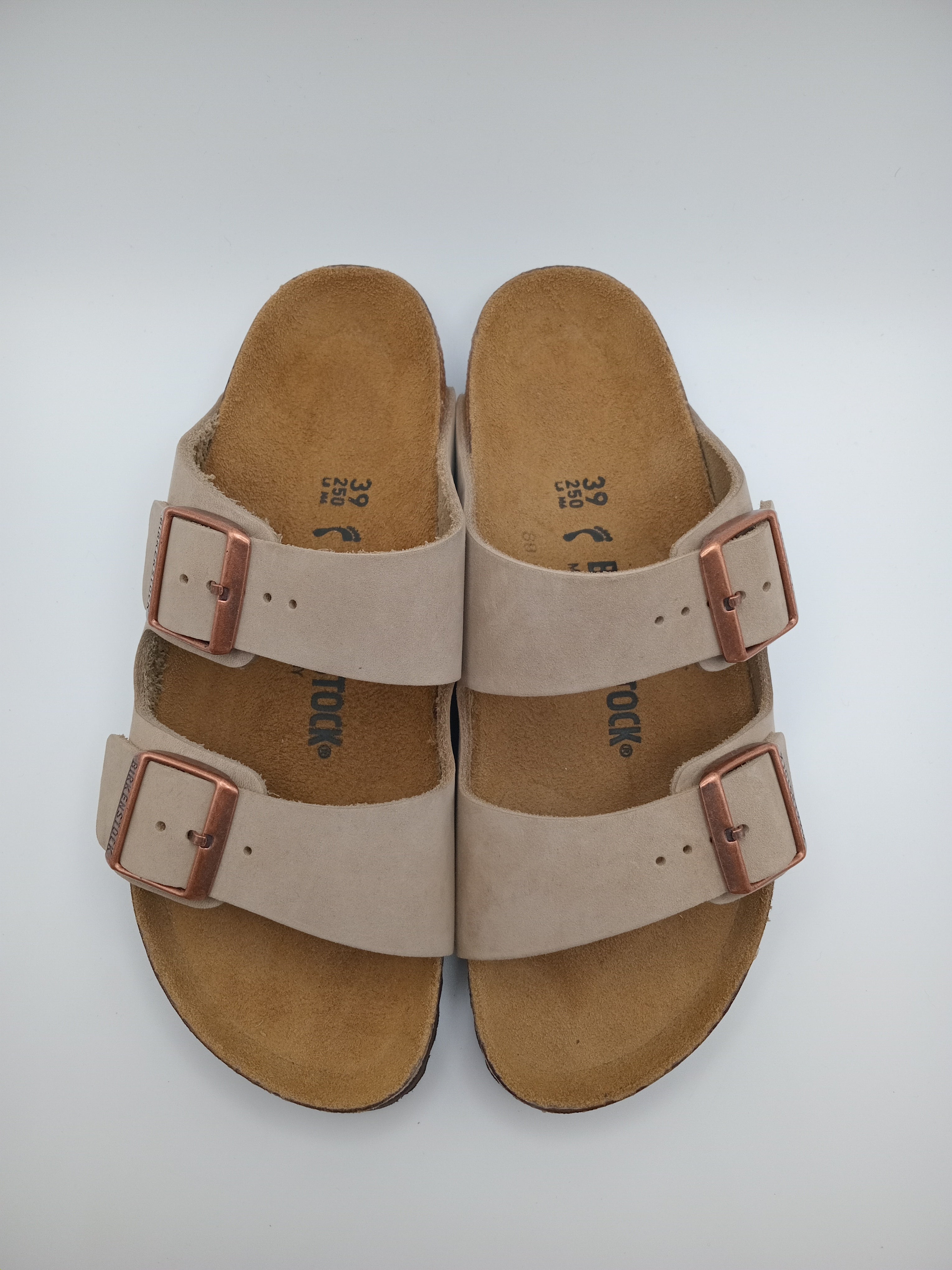SANDÁLIA ARIZONA BS BIRKENSTOCK BEIGE FIVELA COBRE COURO BEGE