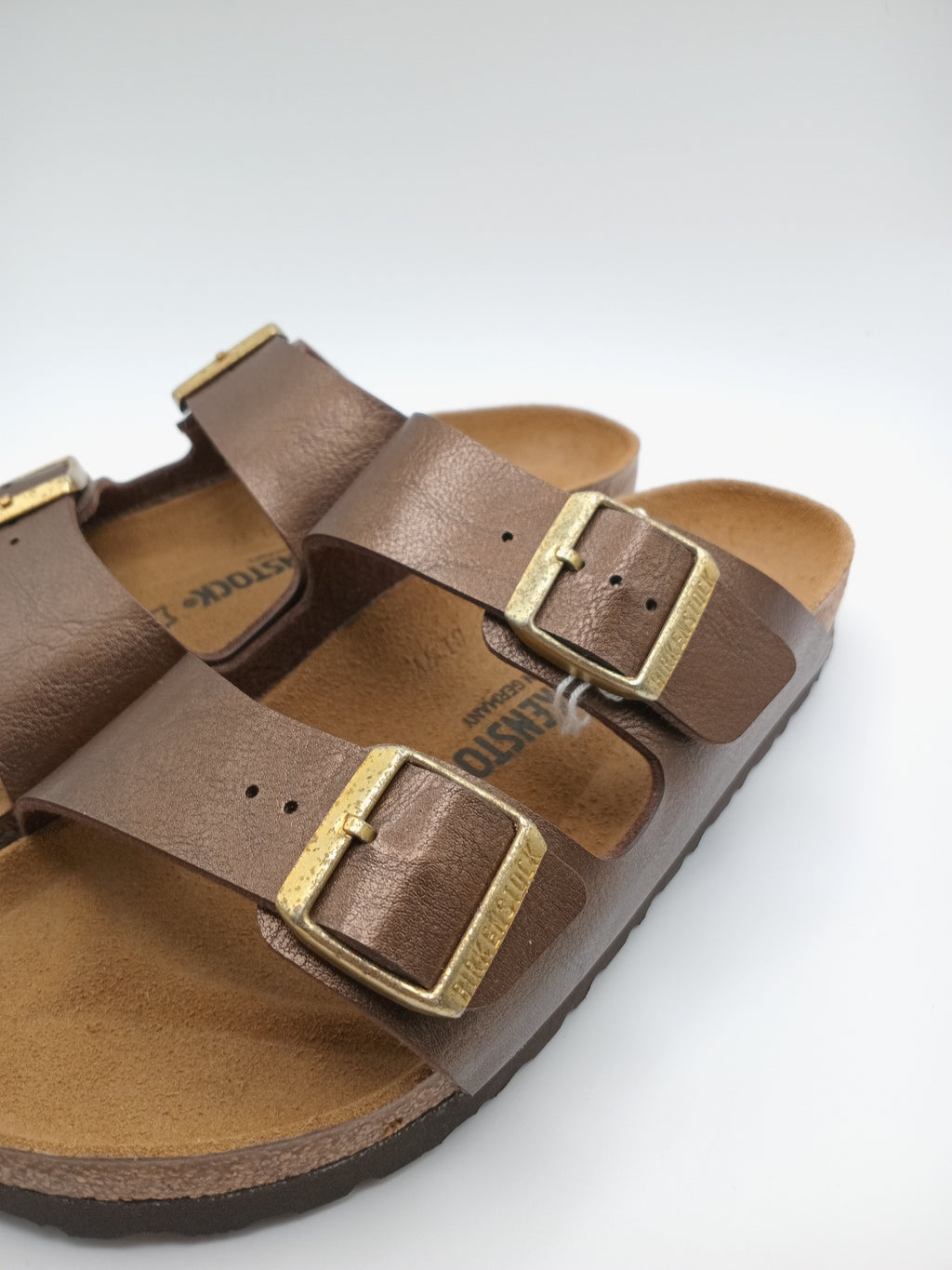 SANDÁLIA ARIZONA BS BIRKENSTOCK CASTANHO ESCURO FIVELA DOURADA COURO COBRE ACETINADO