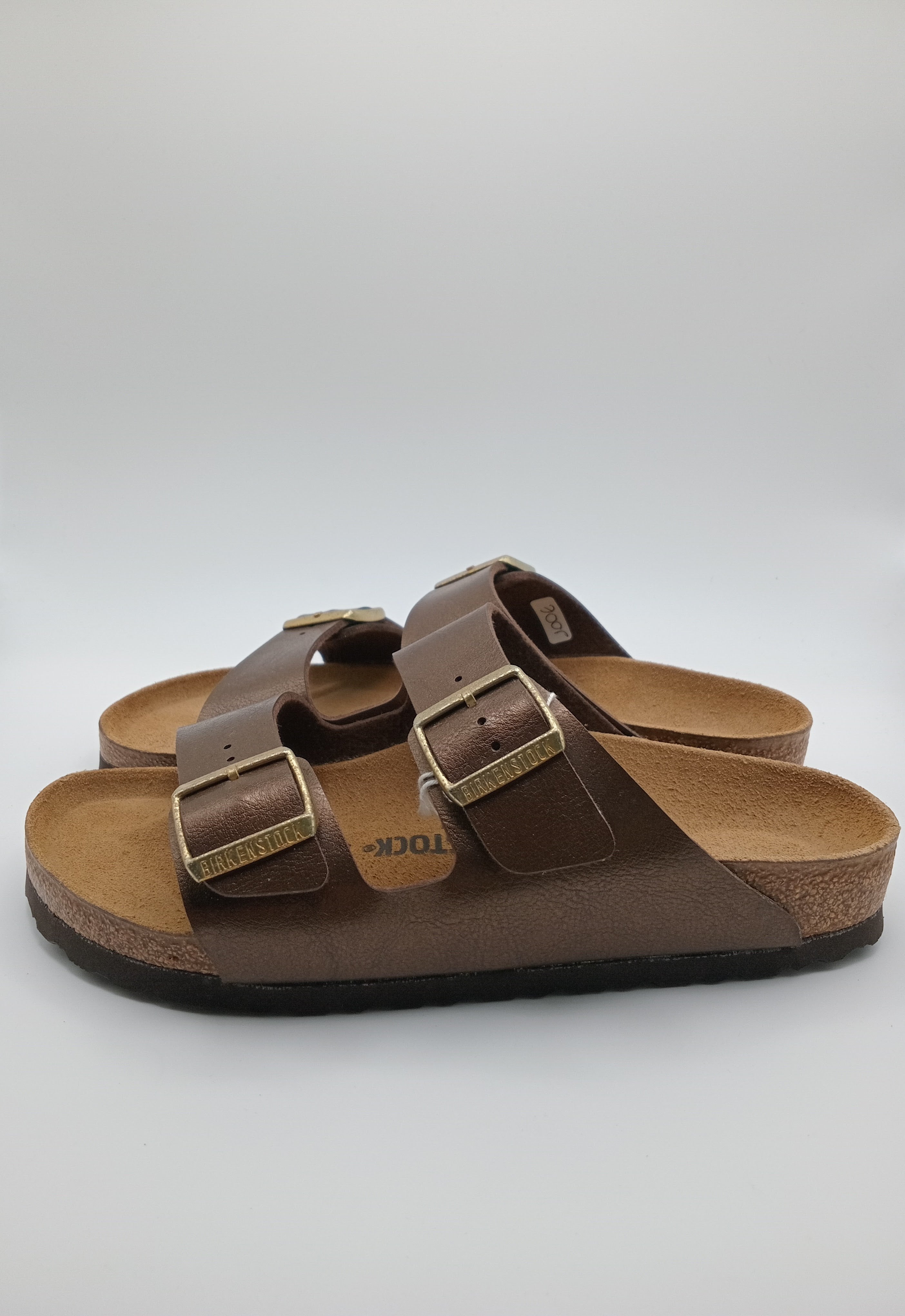 SANDÁLIA ARIZONA BS BIRKENSTOCK CASTANHO ESCURO FIVELA DOURADA COURO COBRE ACETINADO