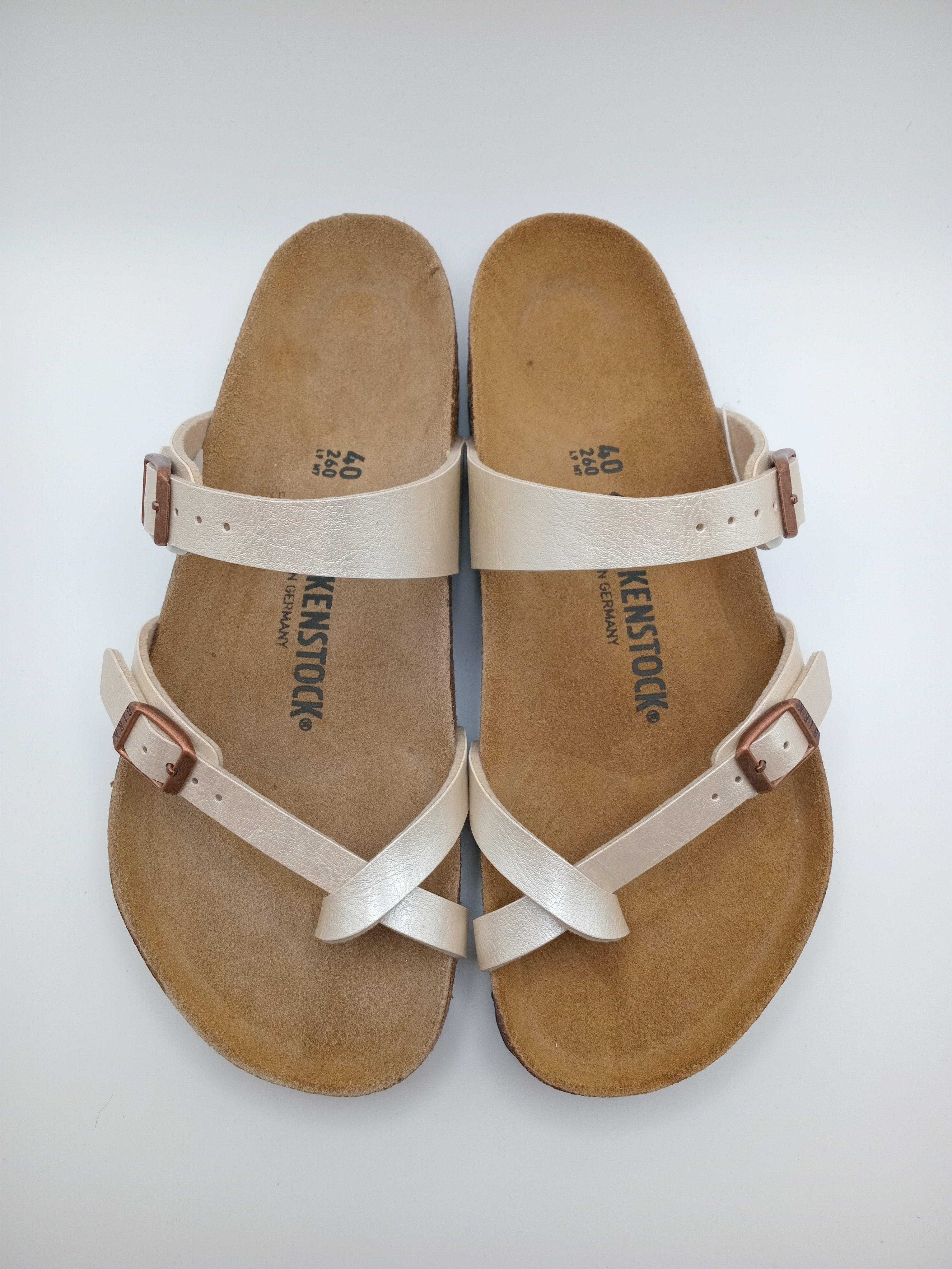 SANDÁLIA MAYARI BIRKENSTOCK GRACEFUL PEARL WHITE FIVELA COBRE COURO BRANCO PEROLADO