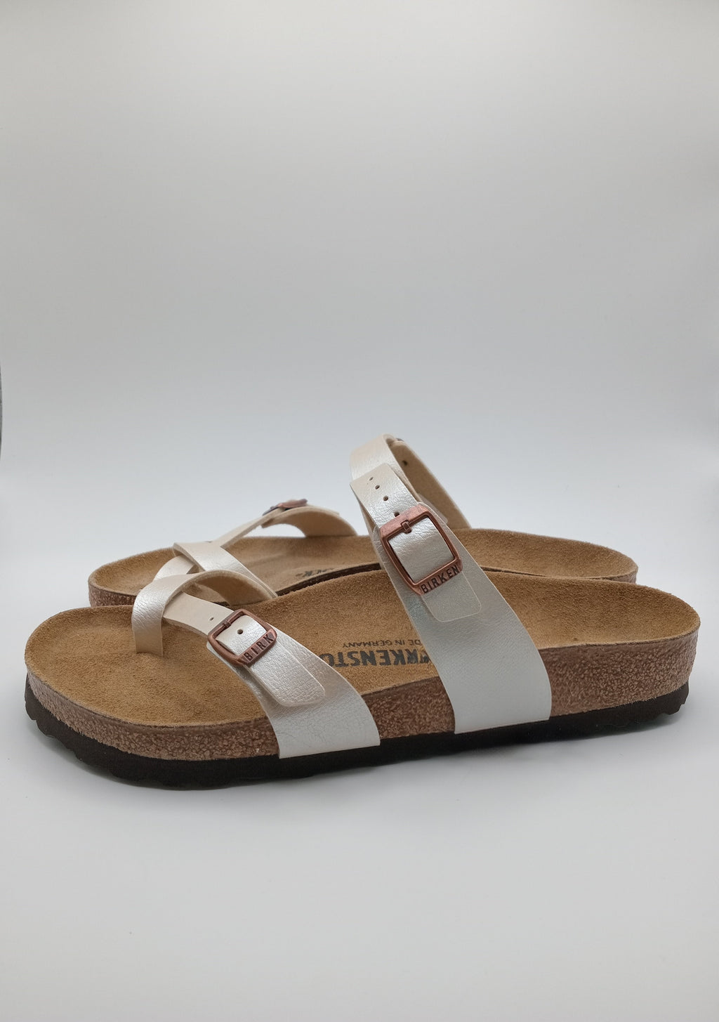 SANDÁLIA MAYARI BIRKENSTOCK GRACEFUL PEARL WHITE FIVELA COBRE COURO BRANCO PEROLADO