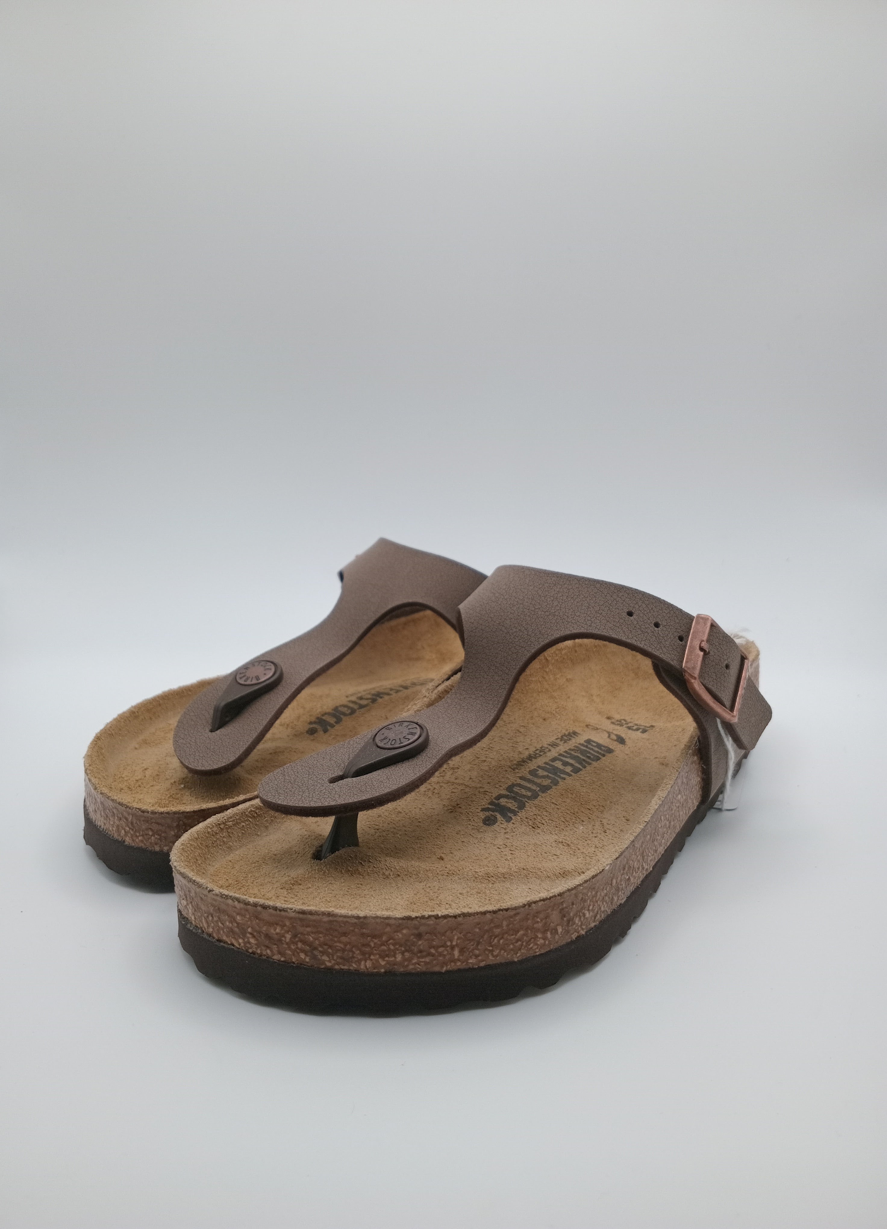 SANDÁLIA GIZEH BS BIRKENSTOCK MOCCA FIVELA COBRE COURO CASTANHO