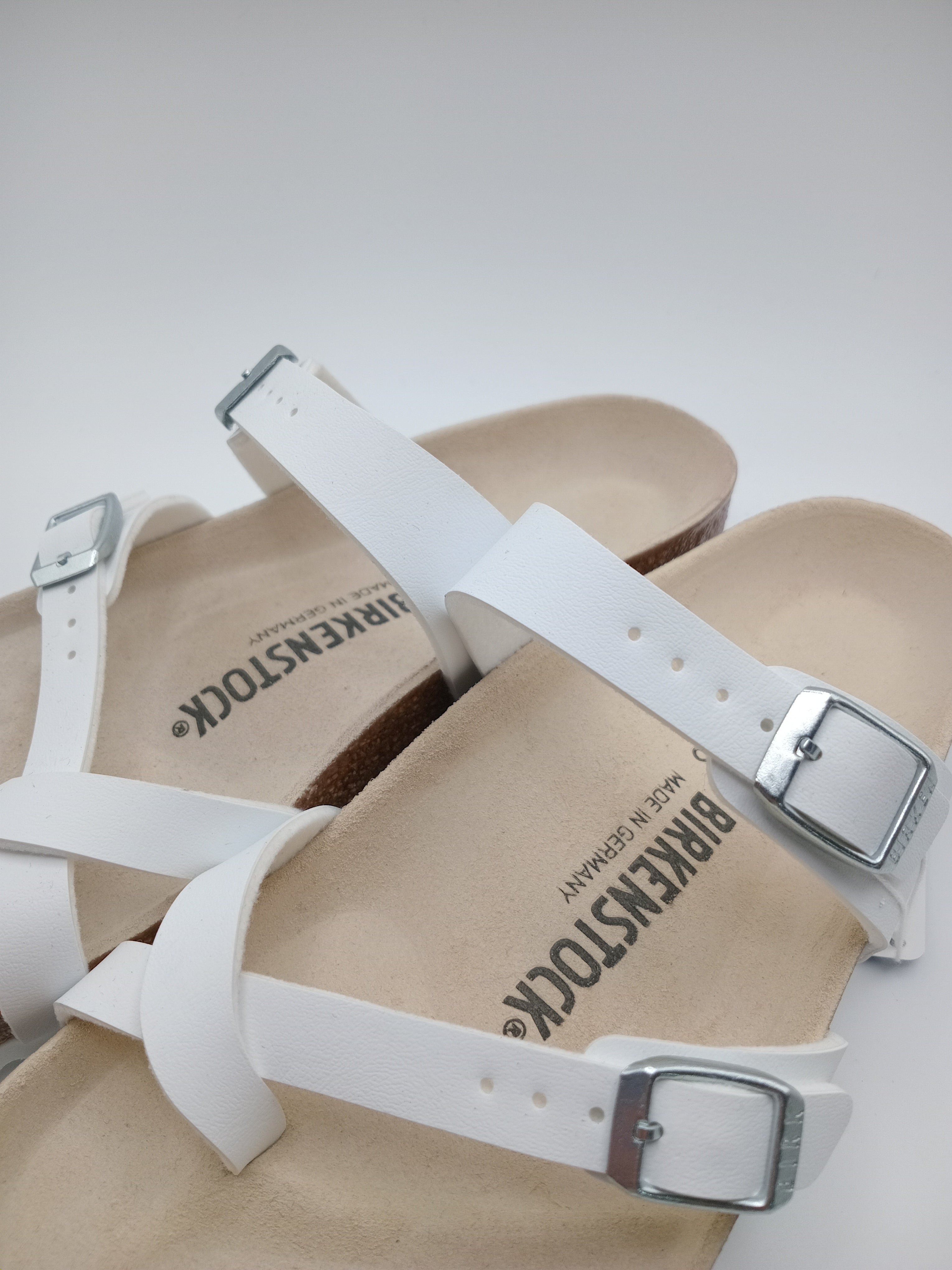 SANDÁLIA MAYARI BIRKENSTOCK WHITE FIVELA PRATA COURO BRANCO