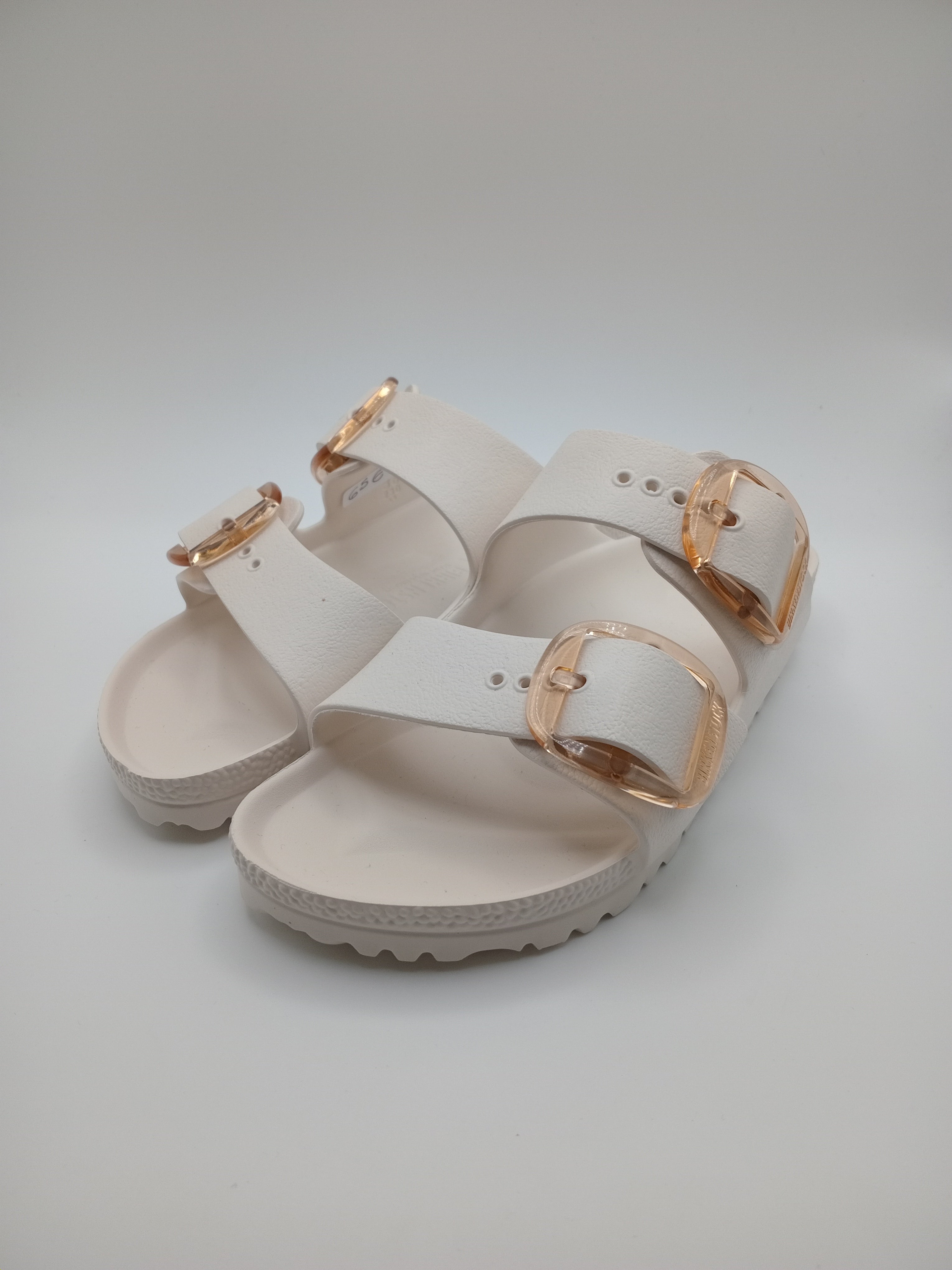 SANDÁLIA ARIZONA EVA BIRKENSTOCK OFF WHITE FIVELA CARAMELO PLÁSTICO BRANCO