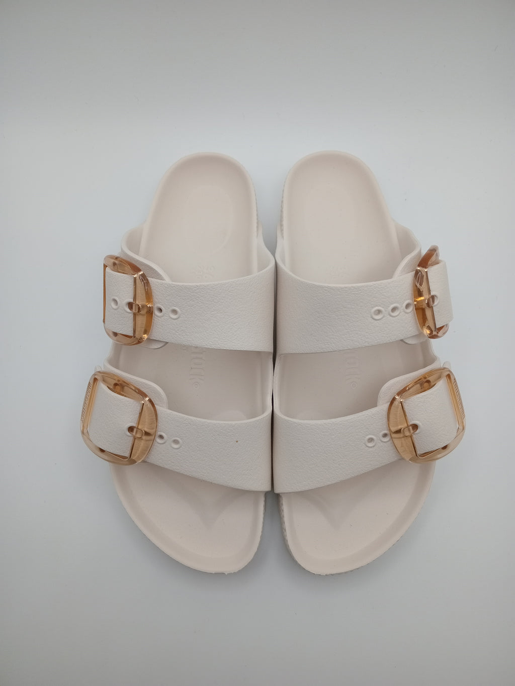 SANDÁLIA ARIZONA EVA BIRKENSTOCK OFF WHITE FIVELA CARAMELO PLÁSTICO BRANCO