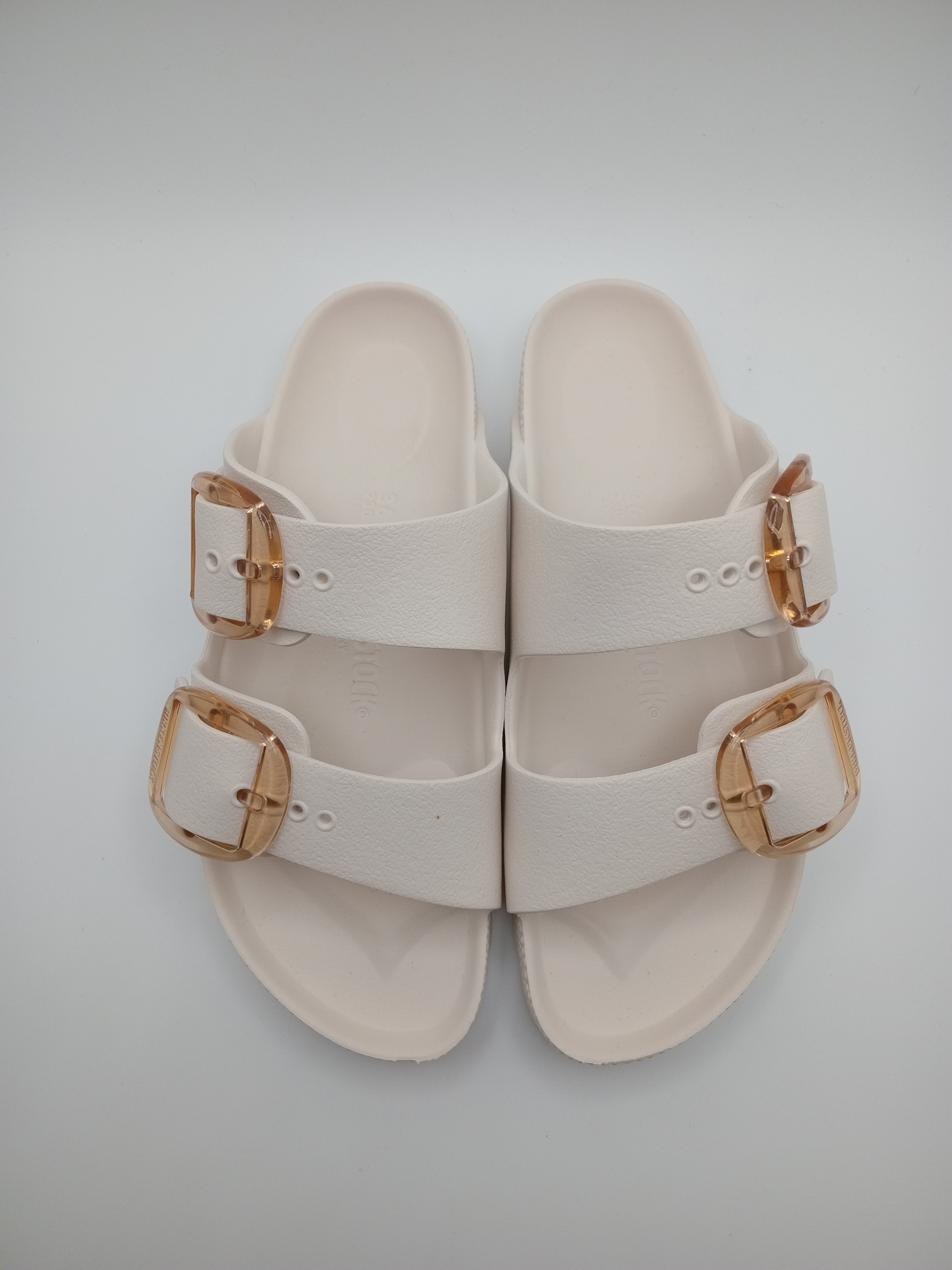 SANDÁLIA ARIZONA EVA BIRKENSTOCK OFF WHITE FIVELA CARAMELO PLÁSTICO BRANCO