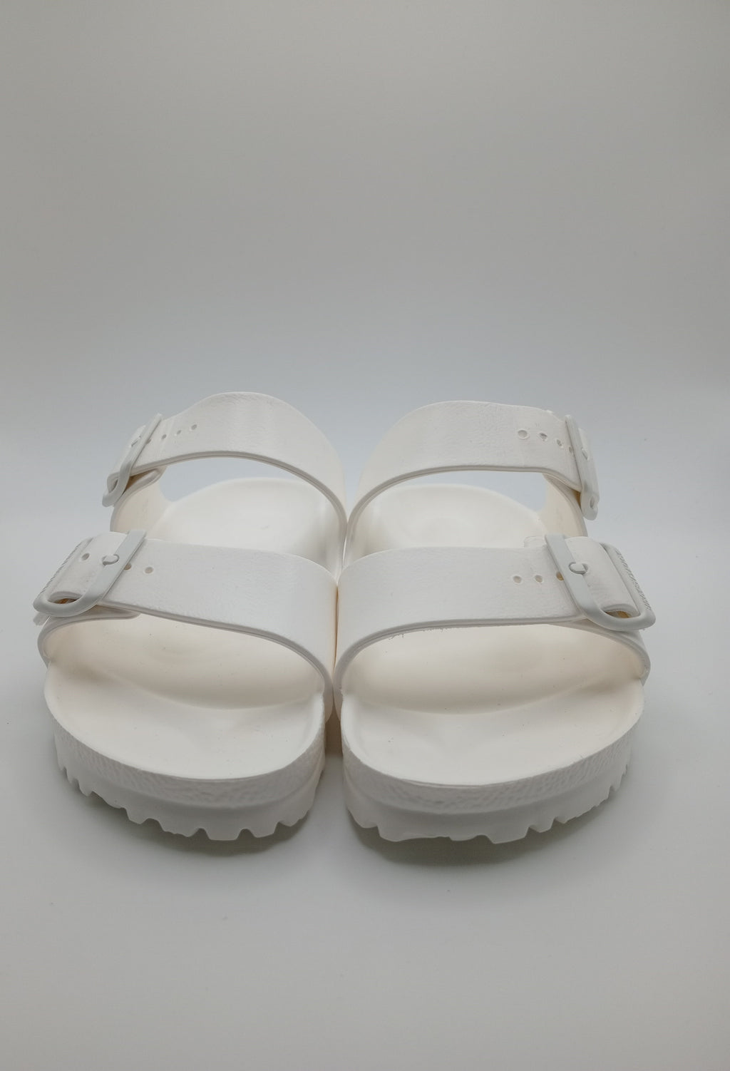 Sandálias Birkenstock Arizona EVA originais com fivelas ajustáveis, chinelos confortáveis de verão para homem e mulher, cor White Branco, material ultraleve e resistente à água, calçado ideal para praia e lazer