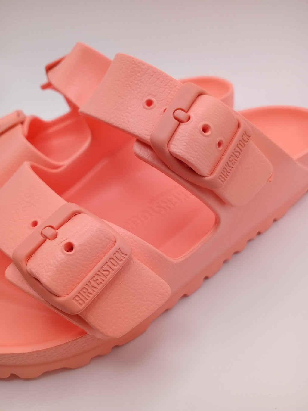Sandálias Birkenstock Arizona EVA originais com fivelas ajustáveis, chinelos confortáveis de verão para homem e mulher, cor Coral Peach Rosa Rose Salmon, material ultraleve e resistente à água, calçado ideal para praia e lazer