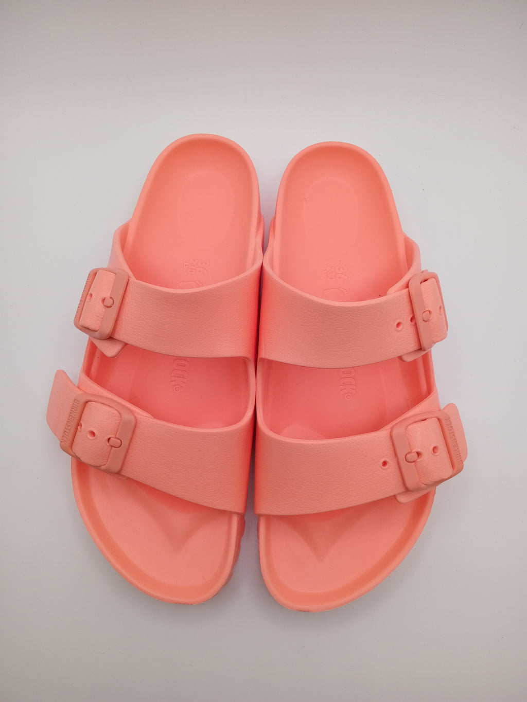 Sandálias Birkenstock Arizona EVA originais com fivelas ajustáveis, chinelos confortáveis de verão para homem e mulher, cor Coral Peach Rosa Rose Salmon, material ultraleve e resistente à água, calçado ideal para praia e lazer