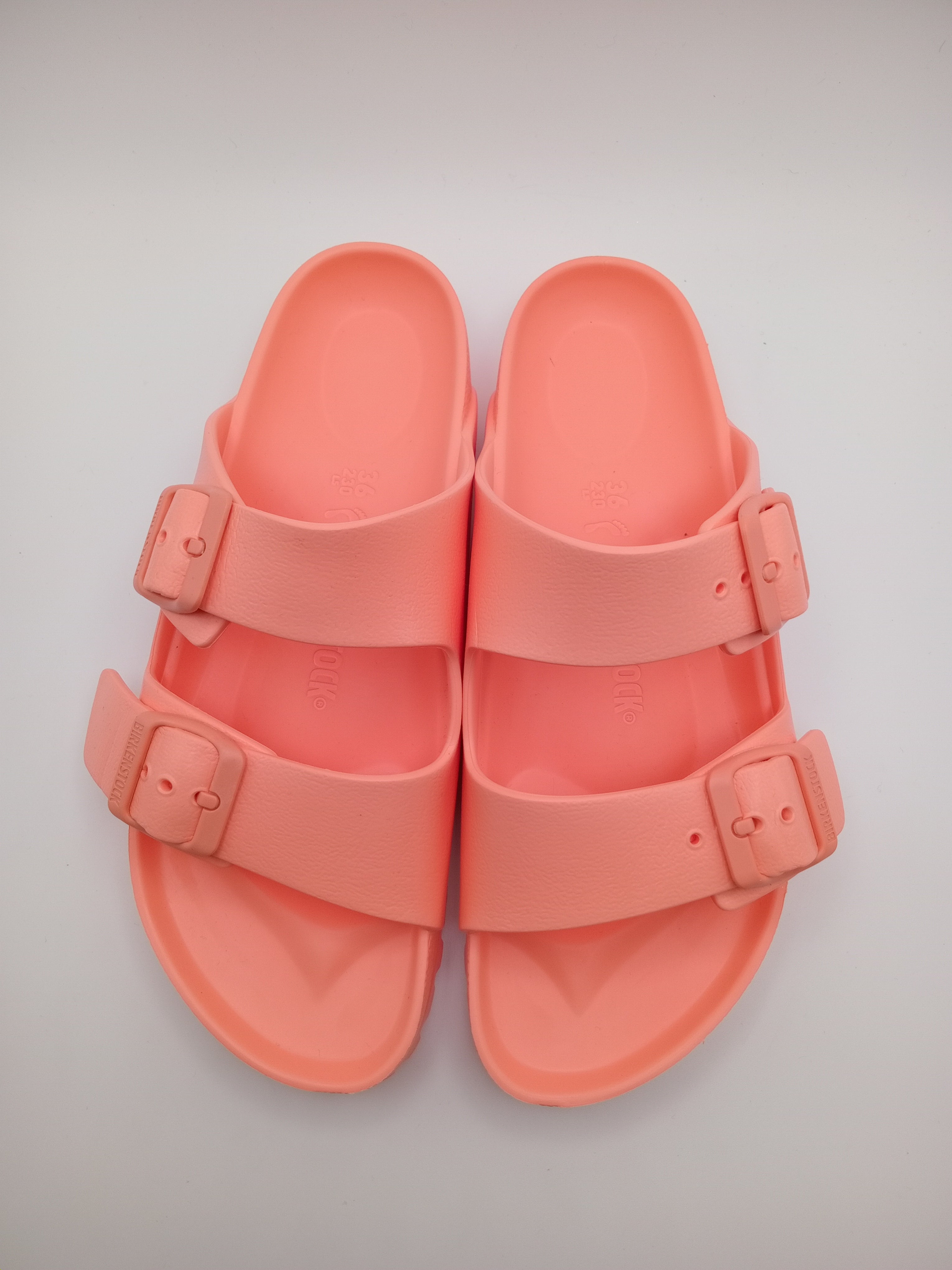 Sandálias Birkenstock Arizona EVA originais com fivelas ajustáveis, chinelos confortáveis de verão para homem e mulher, cor Coral Peach Rosa Rose Salmon, material ultraleve e resistente à água, calçado ideal para praia e lazer