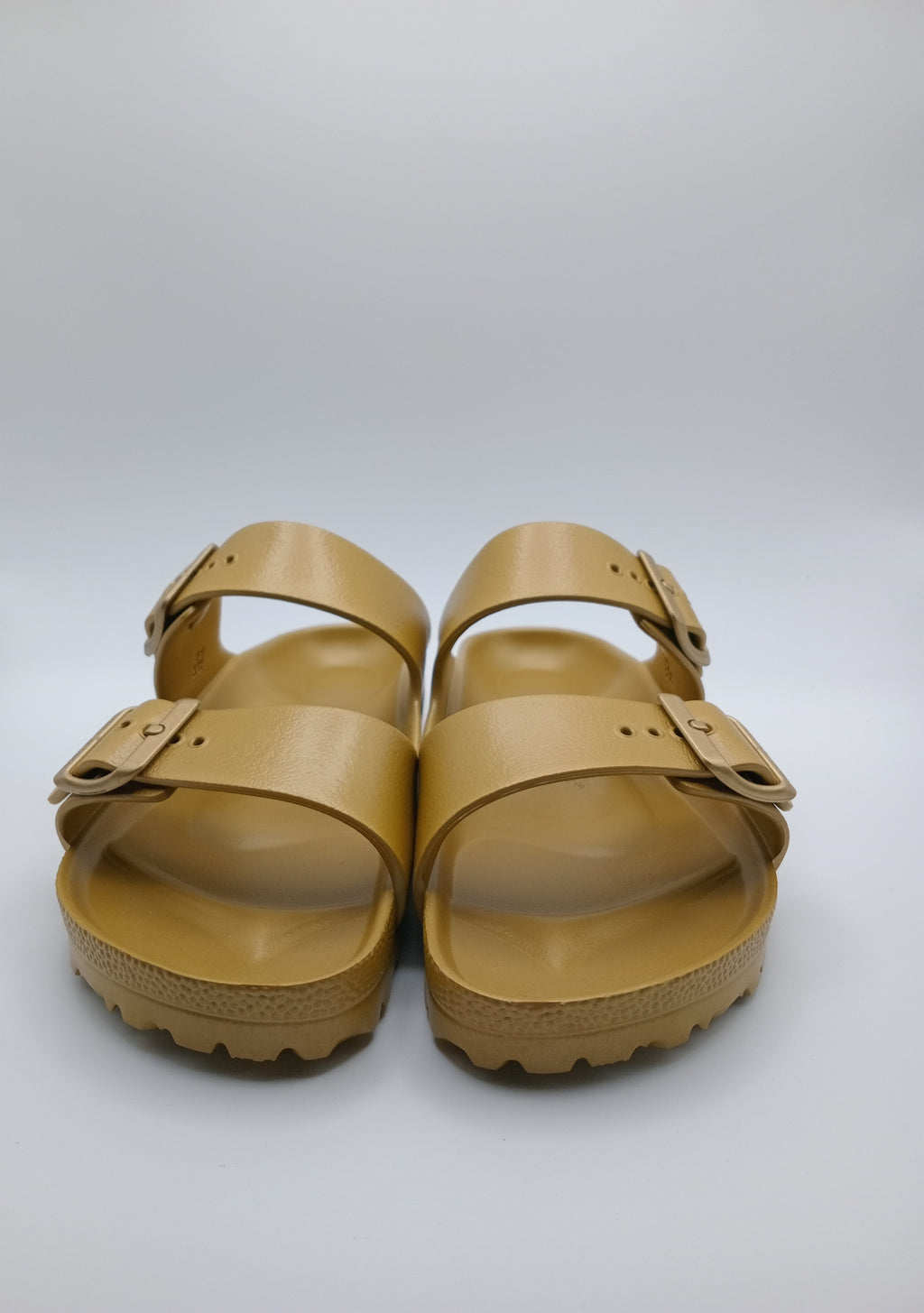 Sandálias Birkenstock Arizona EVA originais com fivelas ajustáveis, chinelos confortáveis de verão para homem e mulher, cor Glamour Gold Dourado Roast, material ultraleve e resistente à água, calçado ideal para praia e lazer