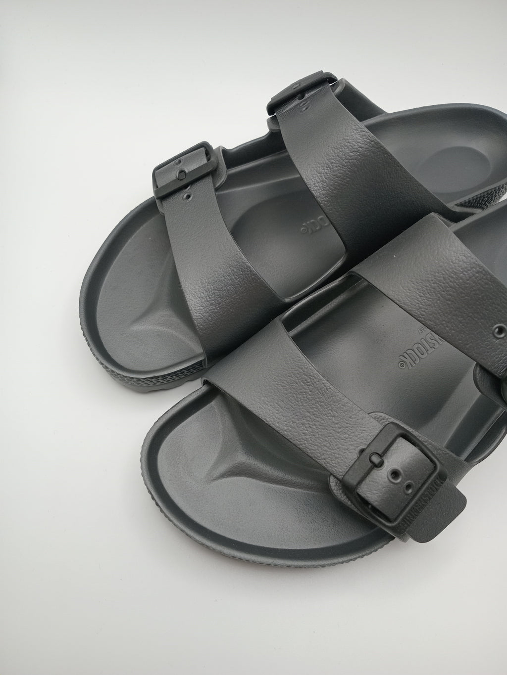 SANDÁLIA ARIZONA EVA BIRKENSTOCK GRAY FIVELA CINZA PLÁSTICO ASFALTO