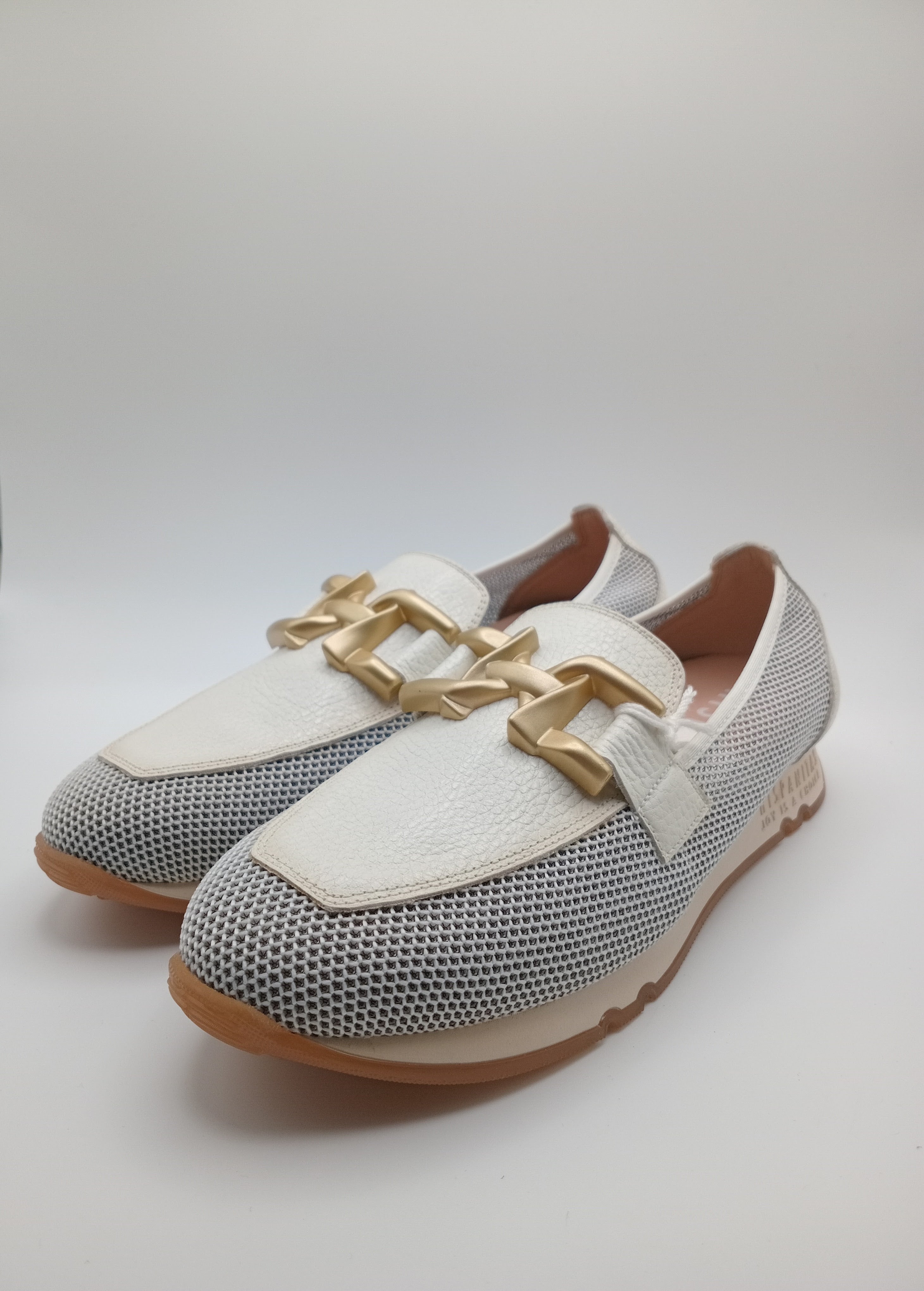 MOCASSIM PLATAFORMA HISPANITAS BRANCO COURO TECIDO APLICAÇÃO DOURADA