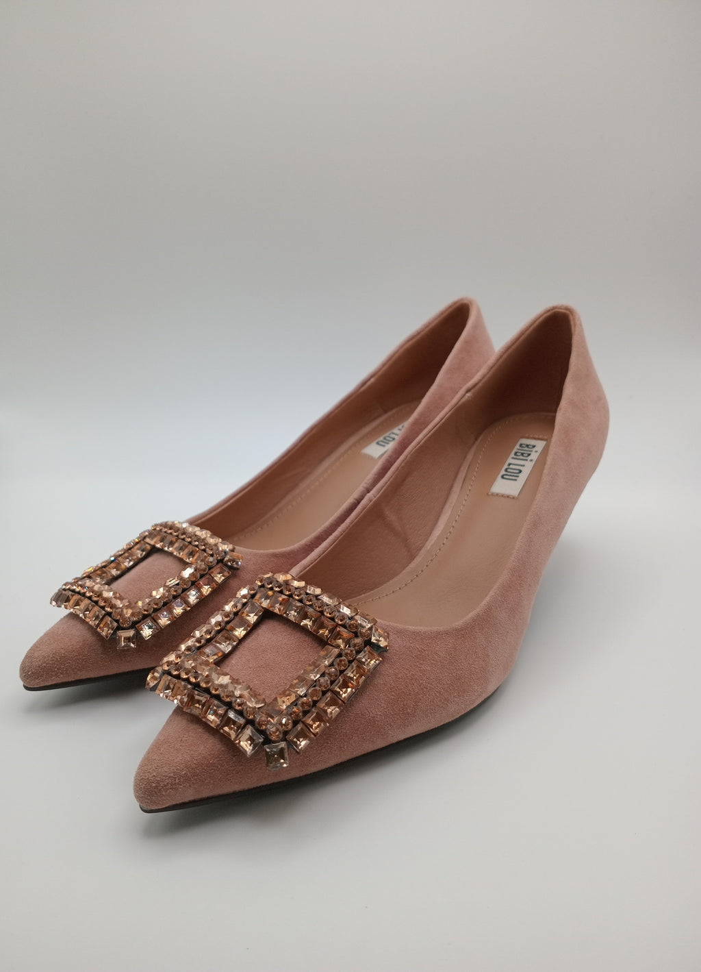 SALTO SCARPIN BIBI LOU NUDE ROSE COURO APLICAÇÃO DOURADA BRILHO