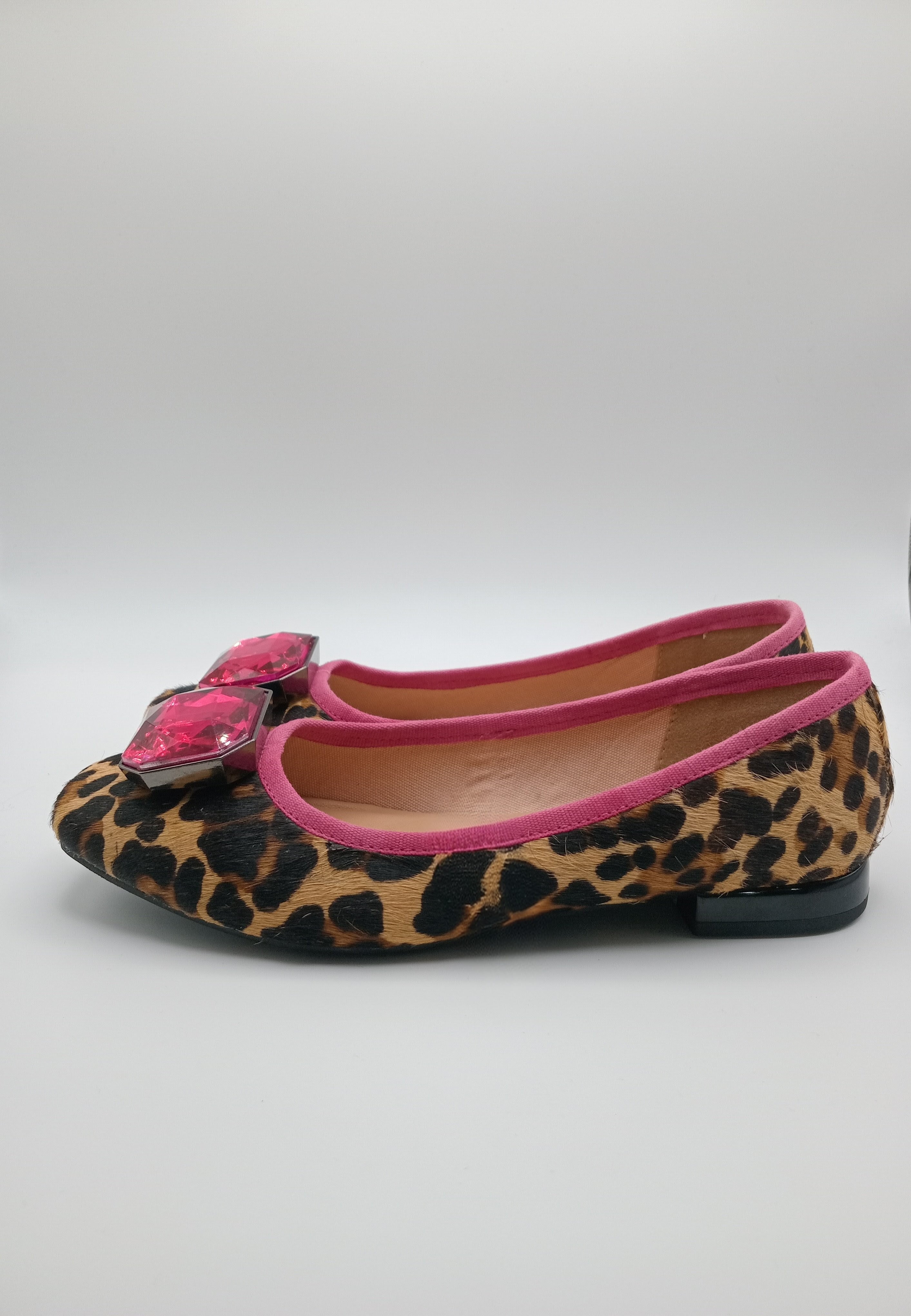 SABRINA GIOSEPPO ONÇA ROSA PINK CASTANHO PRETO COURO ANIMAL PRINT APLICAÇÃO DIAMANTE ROSA