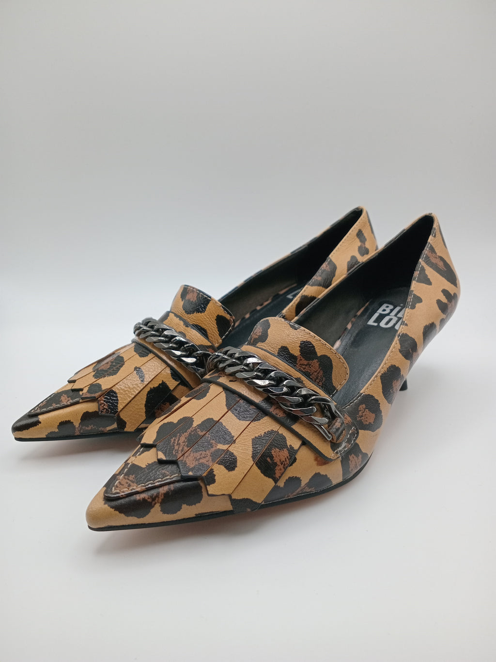 SALTO SCARPIN BIBI LOU ONÇA COURO ANIMAL PRINT FRANJA CORRENTE PRATA SALTO AGULHA