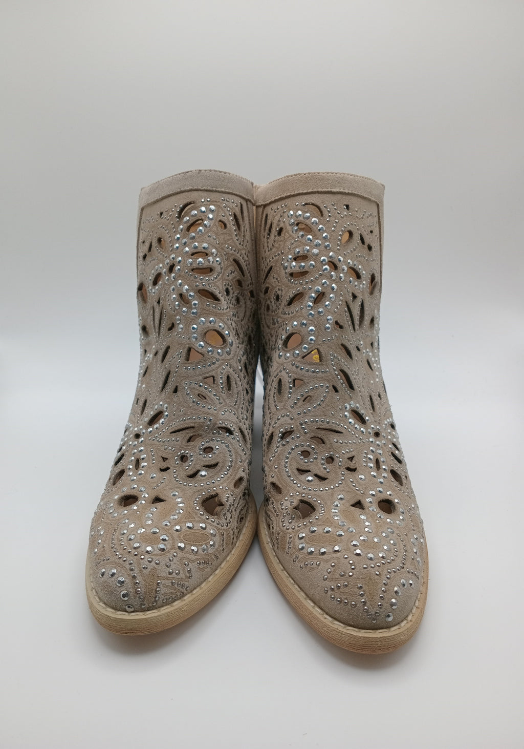 BOTA COWGIRL ALMA EN PENA BEGE COURO PEDRAS BRILHO PADRÃO RECORTE ARTESANAL ZIPER