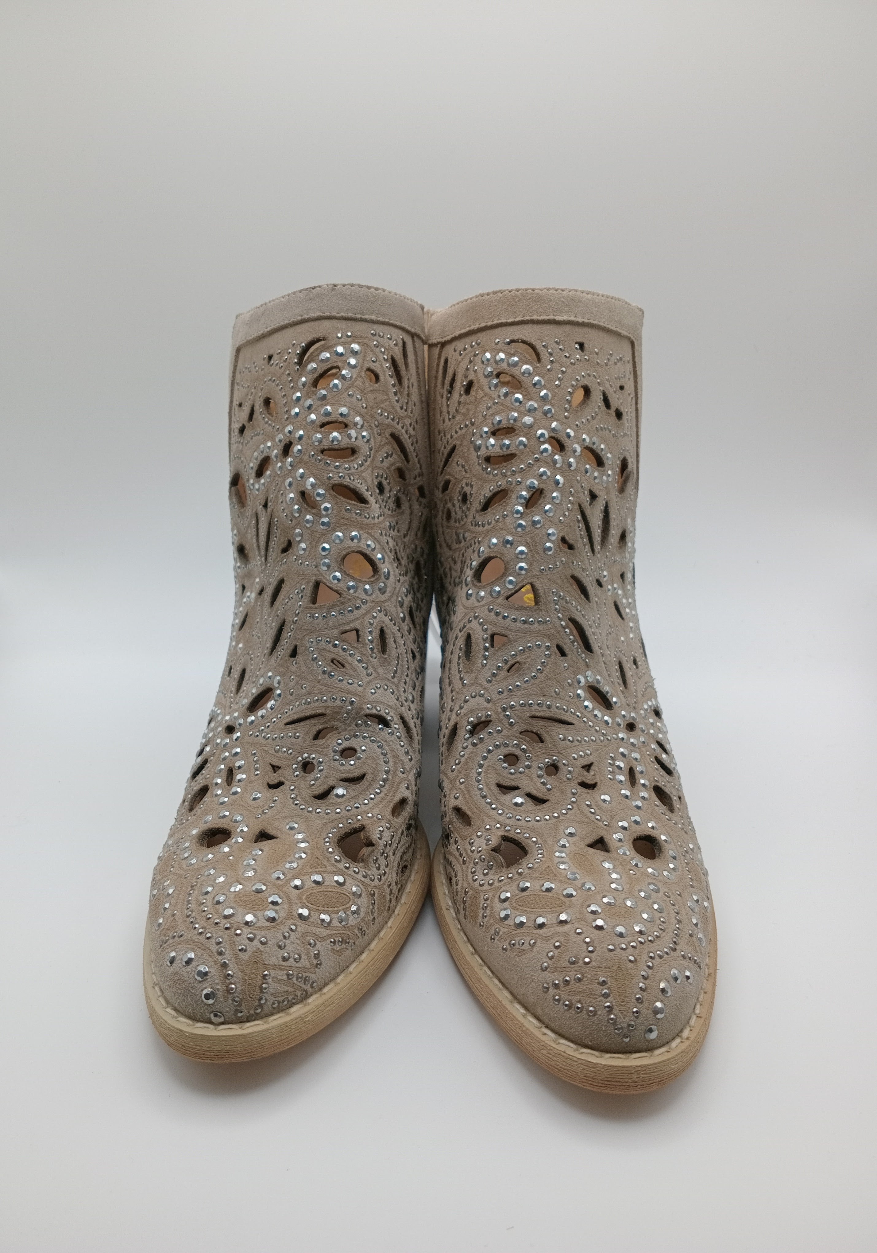 BOTA COWGIRL ALMA EN PENA BEGE COURO PEDRAS BRILHO PADRÃO RECORTE ARTESANAL ZIPER