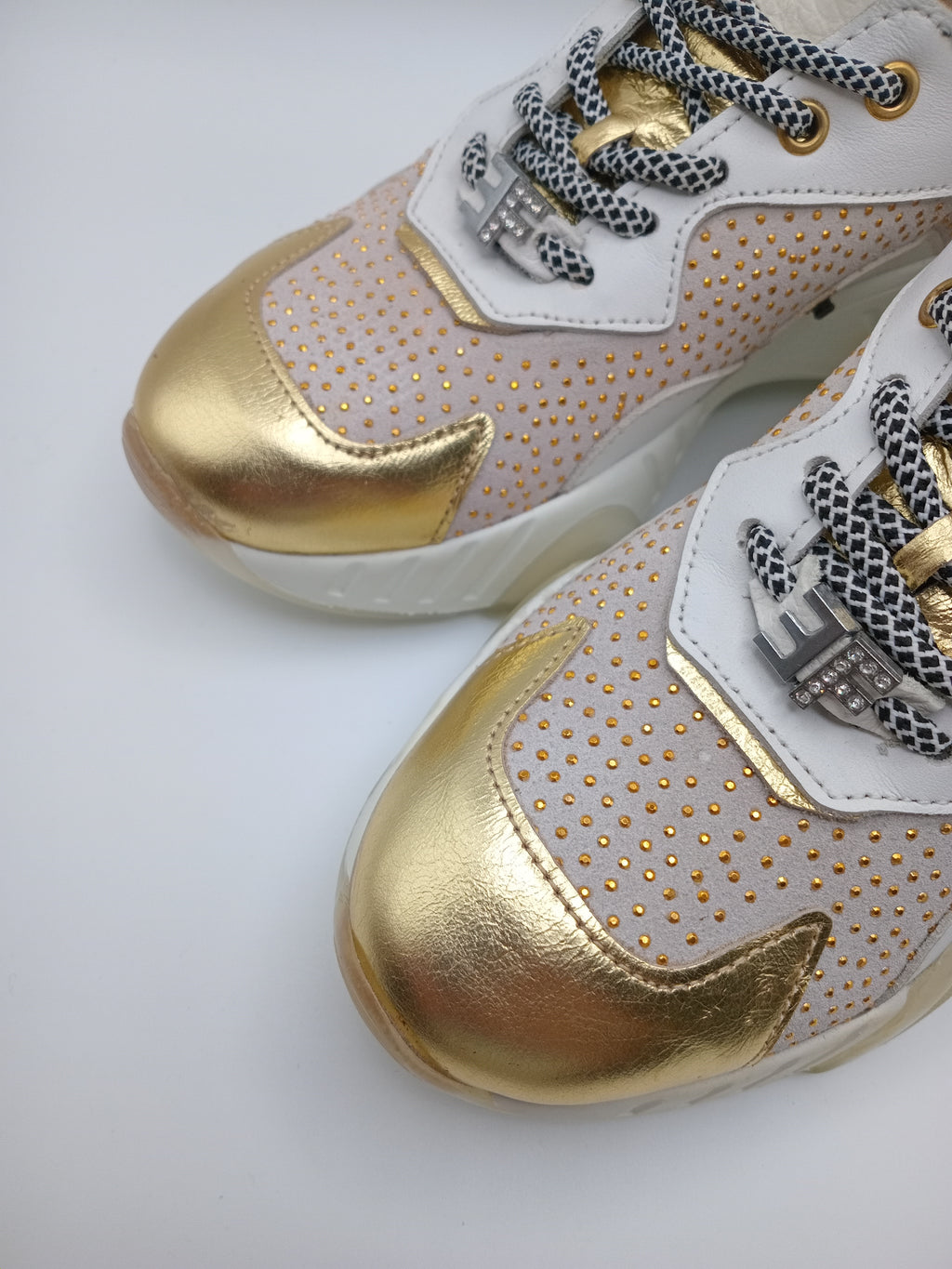 TÊNIS FREE FEEL FEET DOURADO COURO BRILHO ANIMAL PRINT TAXAS