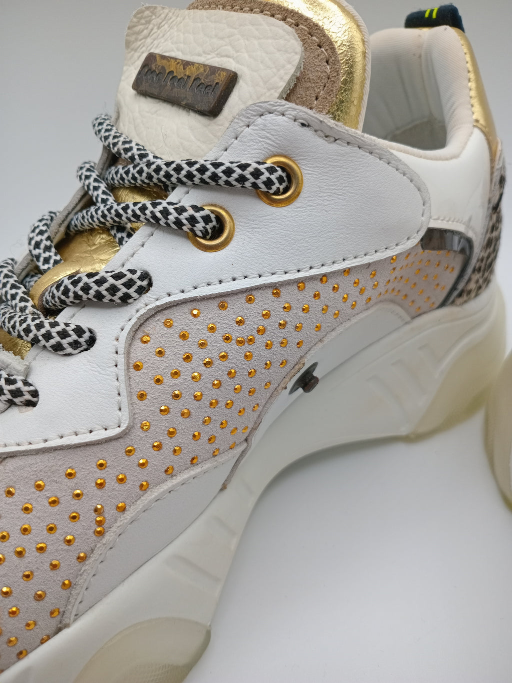 TÊNIS FREE FEEL FEET DOURADO COURO BRILHO ANIMAL PRINT TAXAS